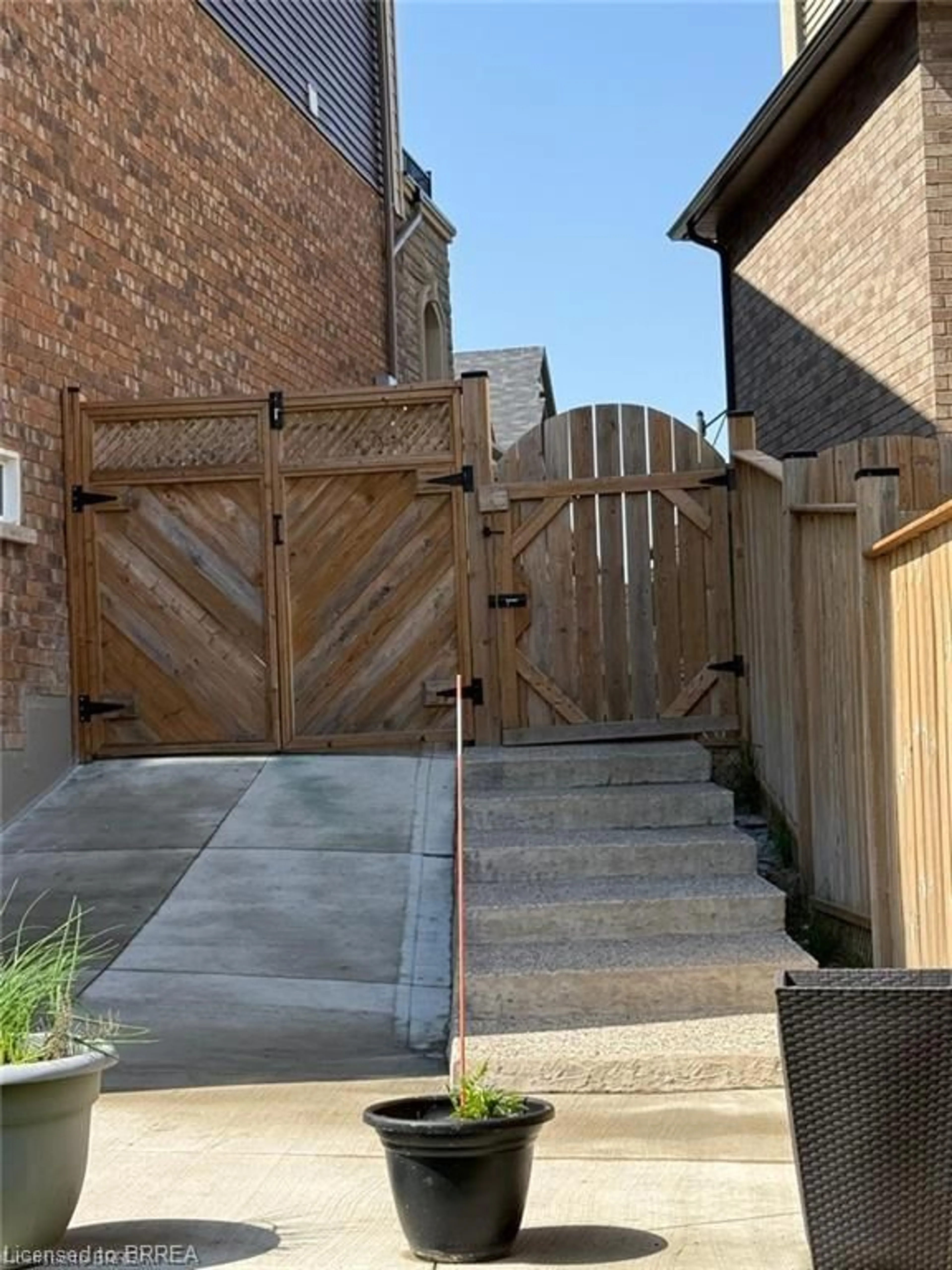 Unknown for 28 Rowley St, Brantford Ontario N3S 0J6