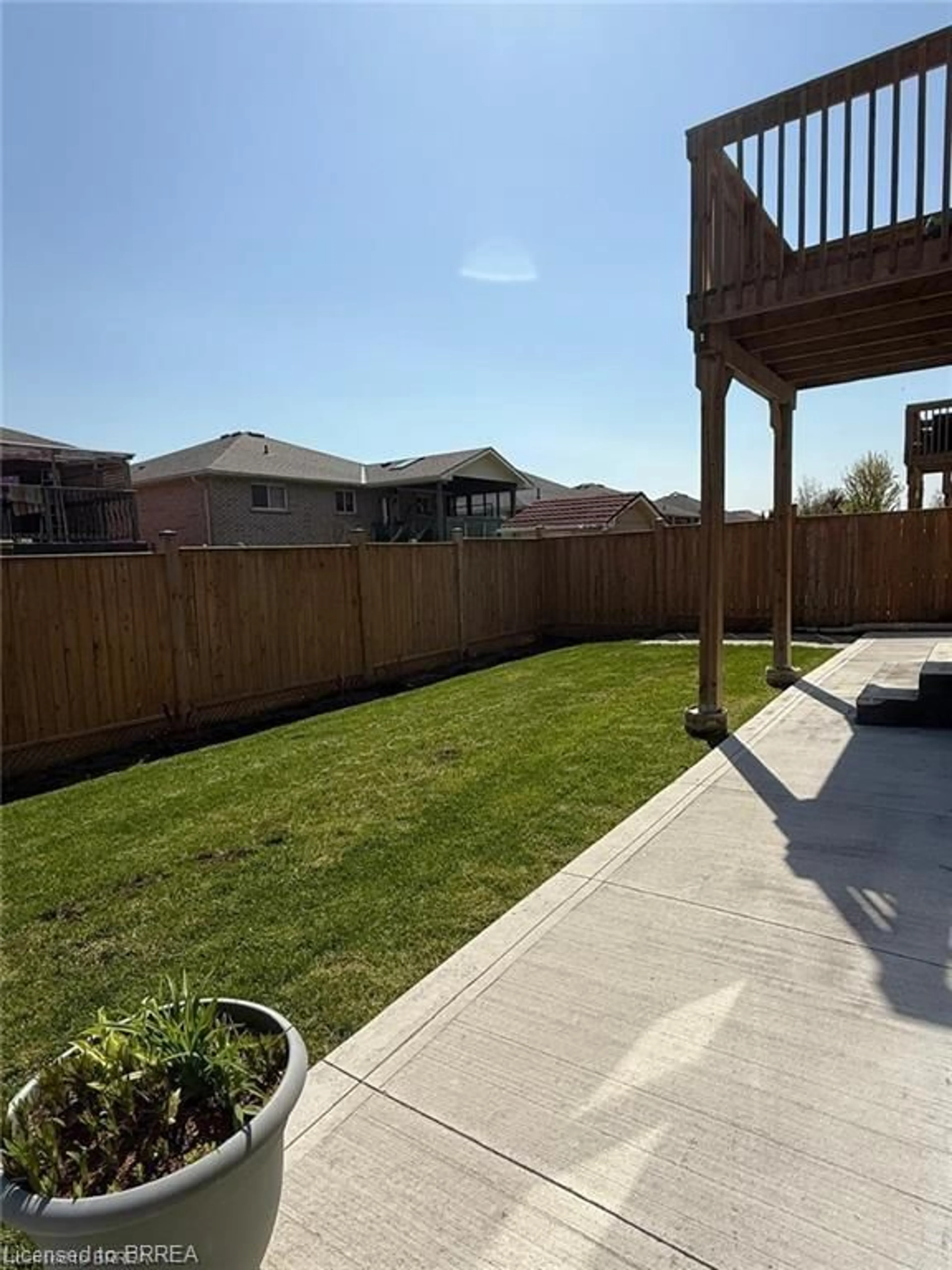 Patio, mountain view for 28 Rowley St, Brantford Ontario N3S 0J6