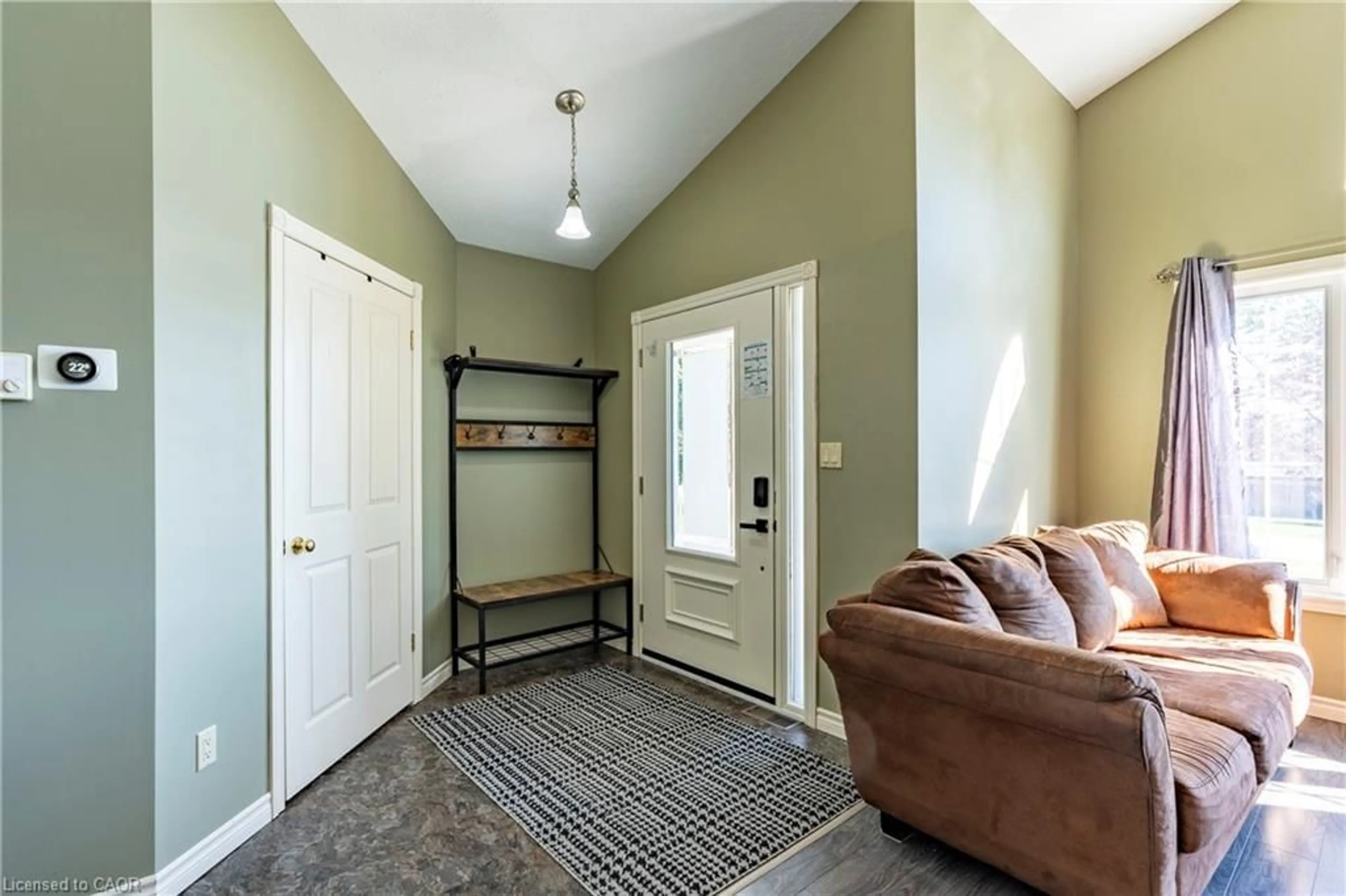 Indoor entryway for 1093 Walker St, Howick Ontario N0G 2X0