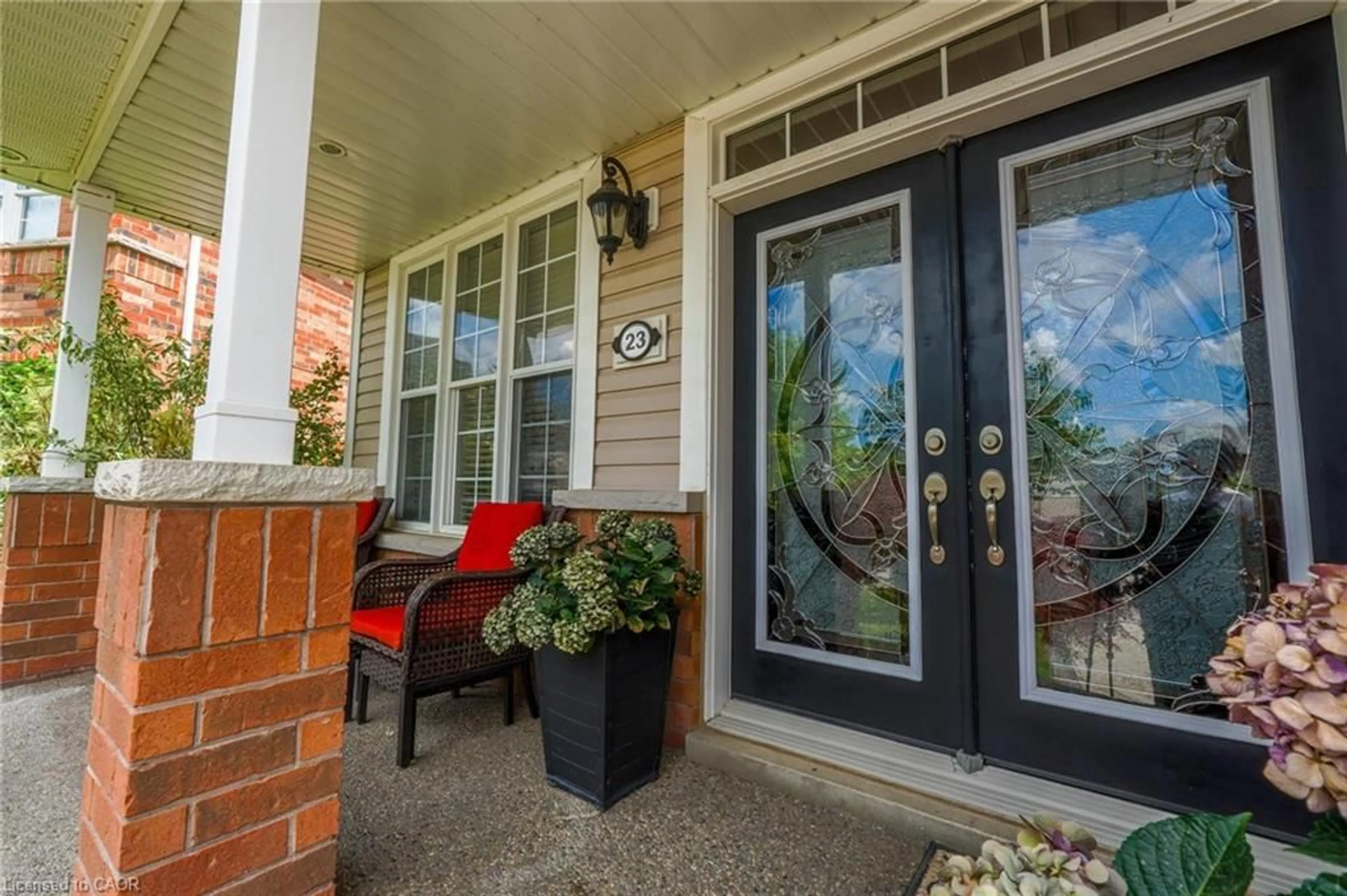 Indoor entryway for 23 Mathews Crt, Brantford Ontario N3T 0A9