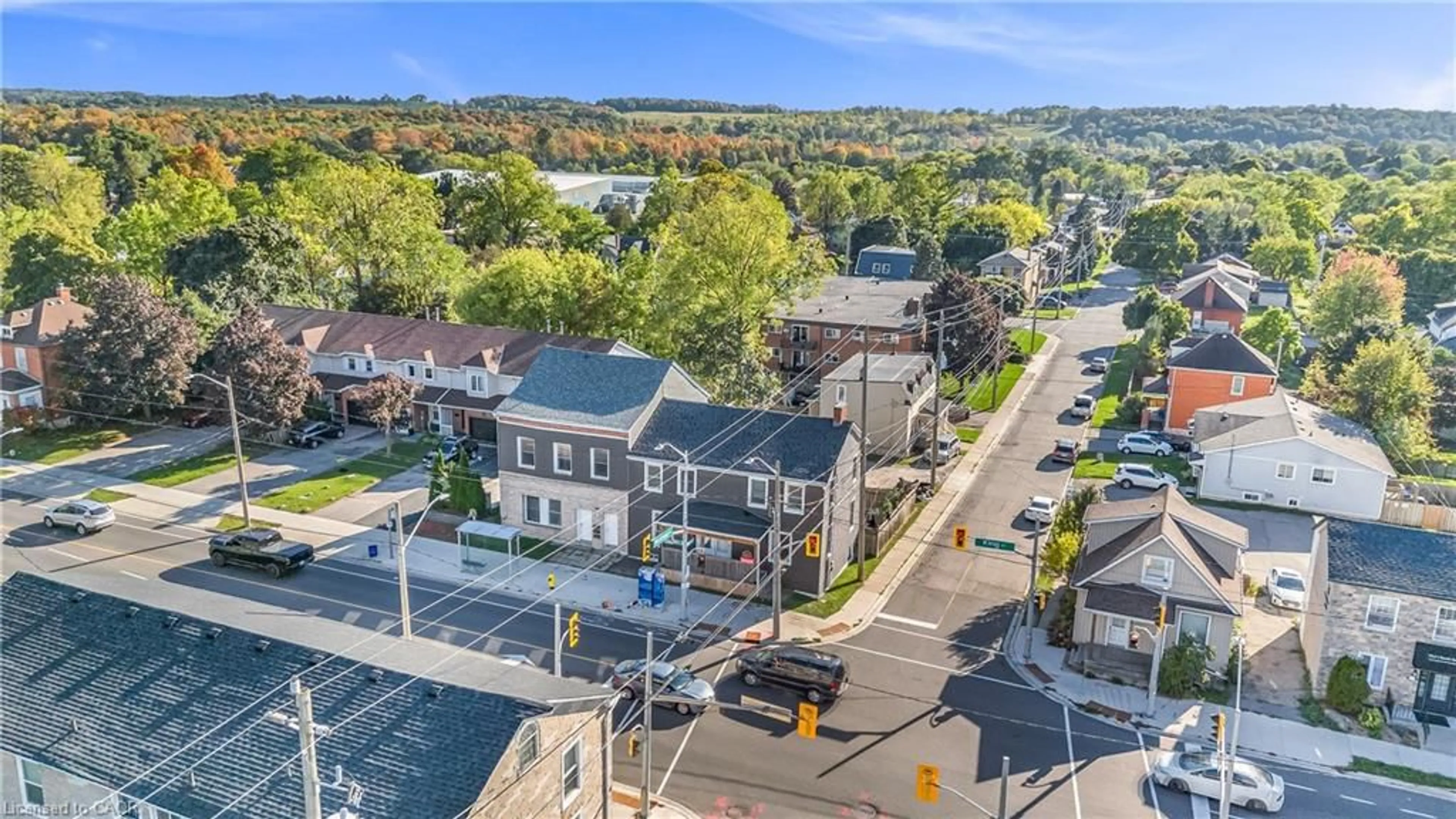 A pic from outside/outdoor area/front of a property/back of a property/a pic from drone, street for 1304 -1306 King St, Cambridge Ontario N3H 3R1