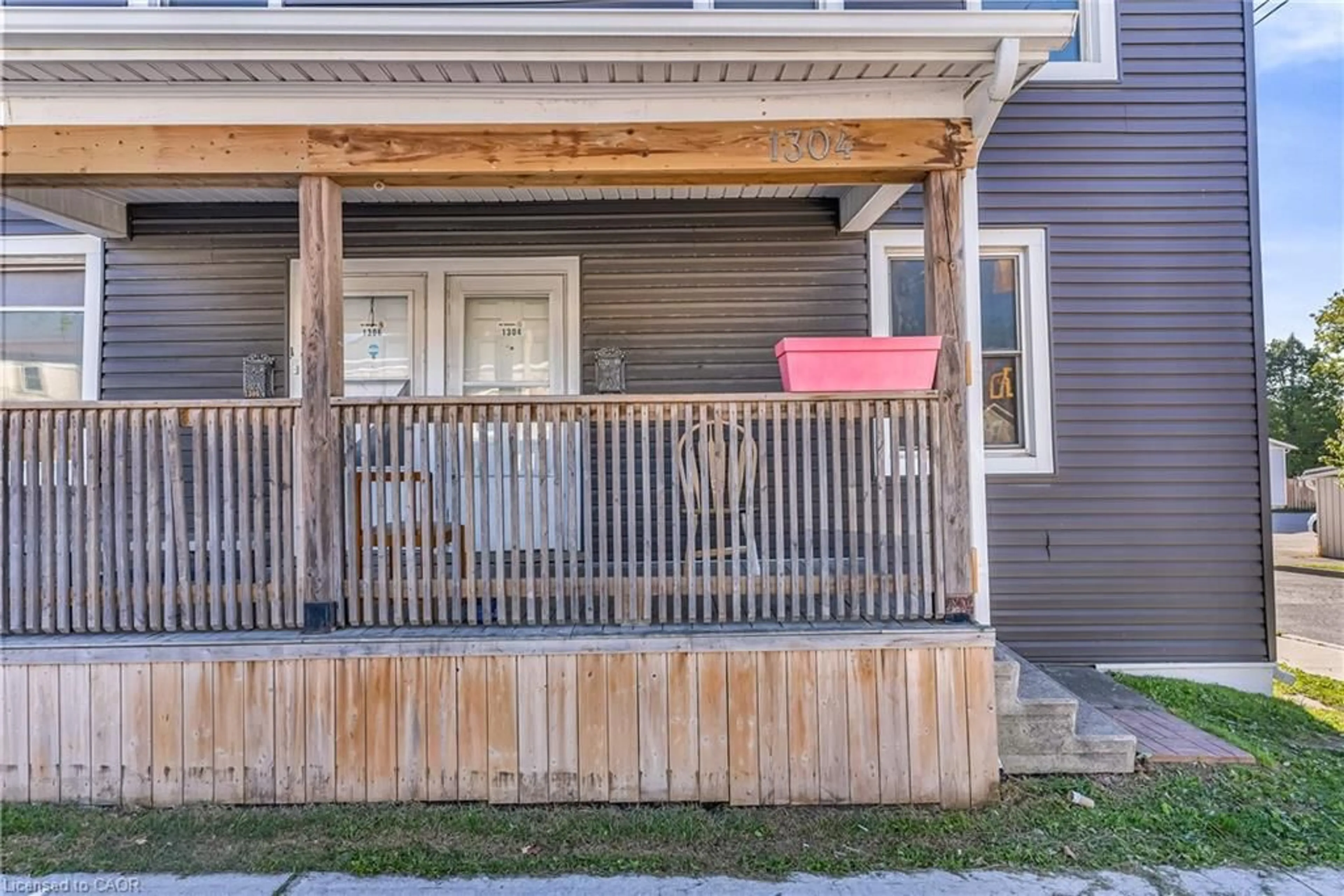 Unknown for 1304 -1306 King St, Cambridge Ontario N3H 3R1