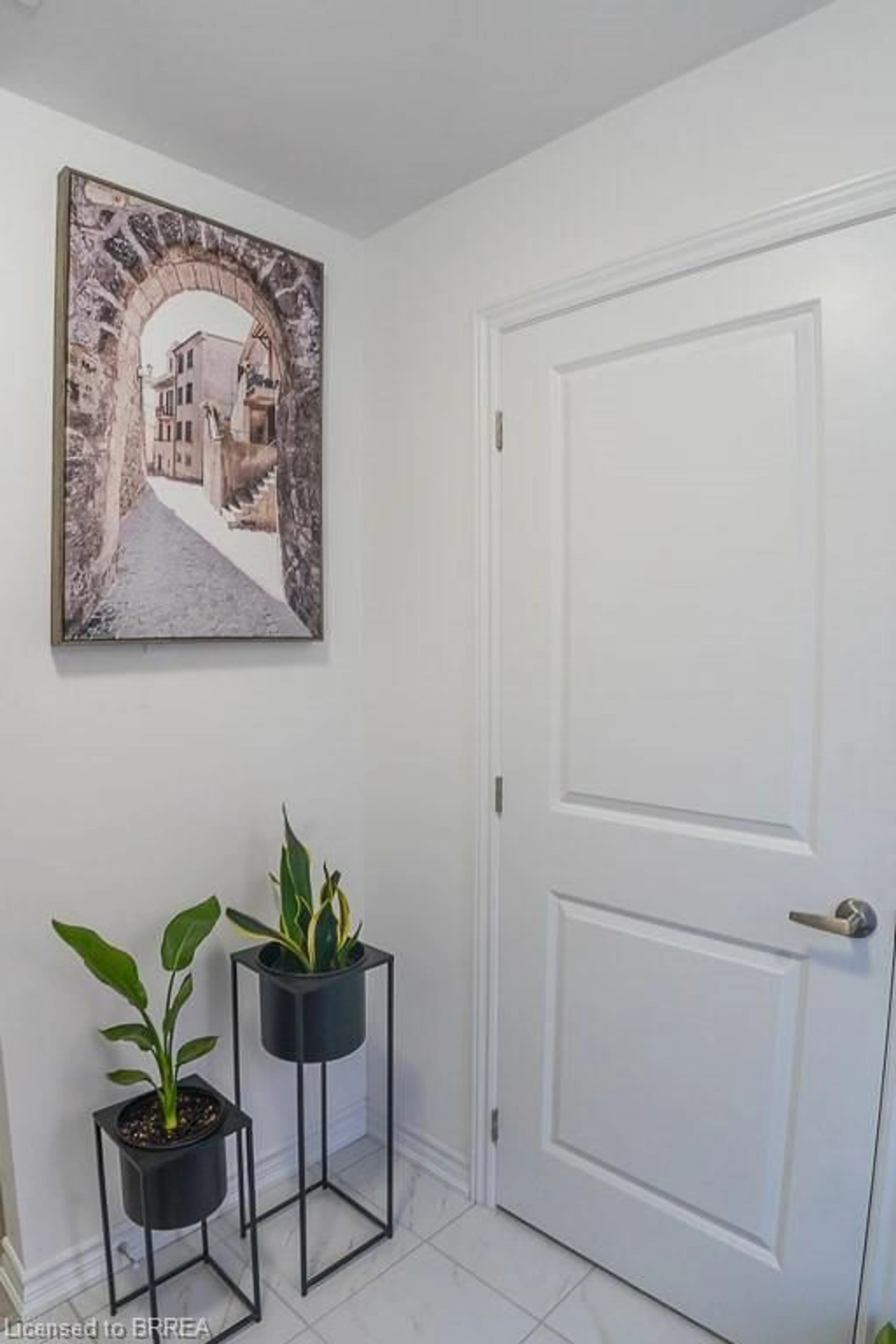 Indoor entryway for 95-461 Blackburn Dr, Brantford Ontario N3T 0W9