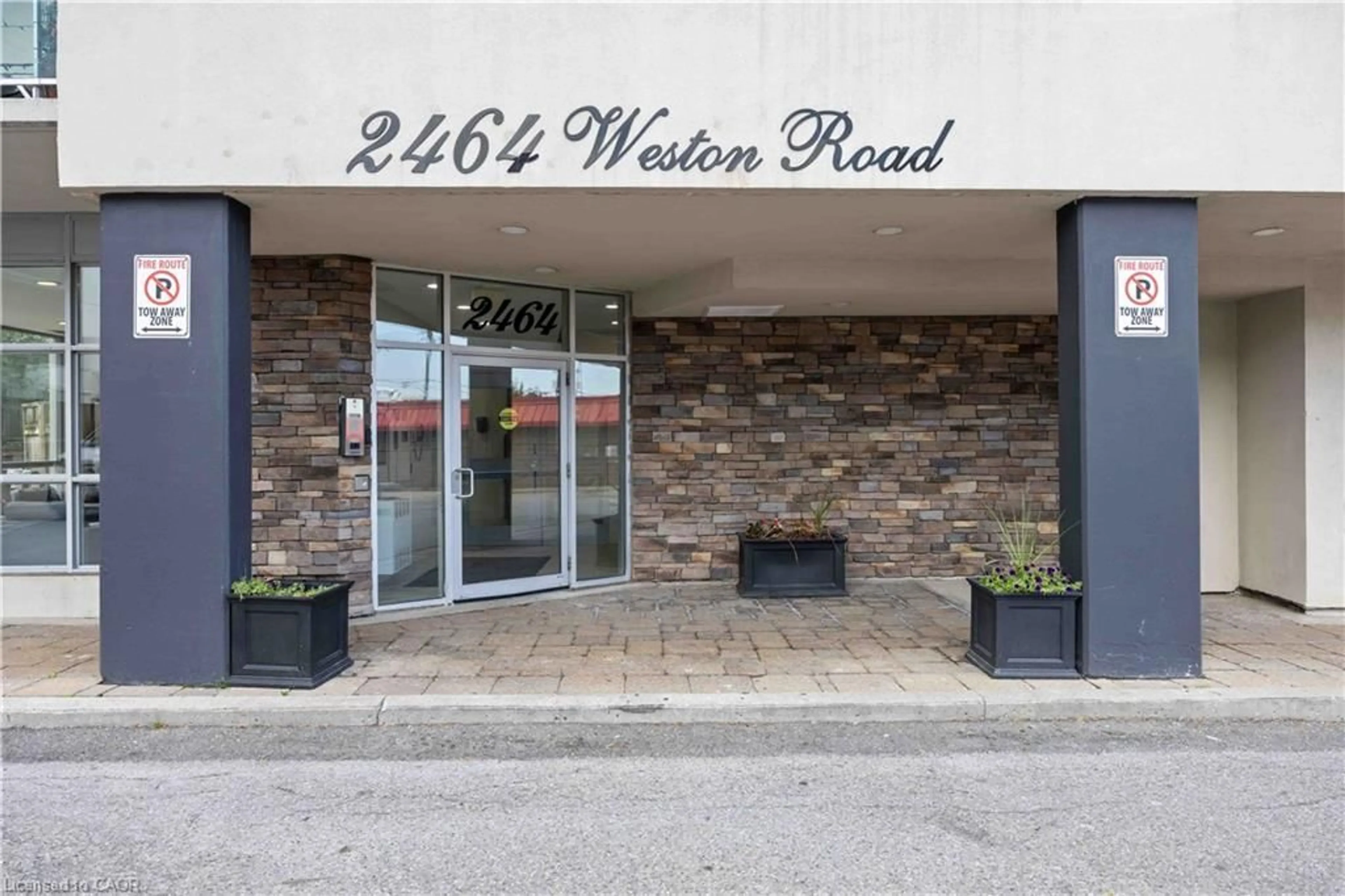 Indoor foyer for 2464 Weston Rd #505, Toronto Ontario M9N 0A2