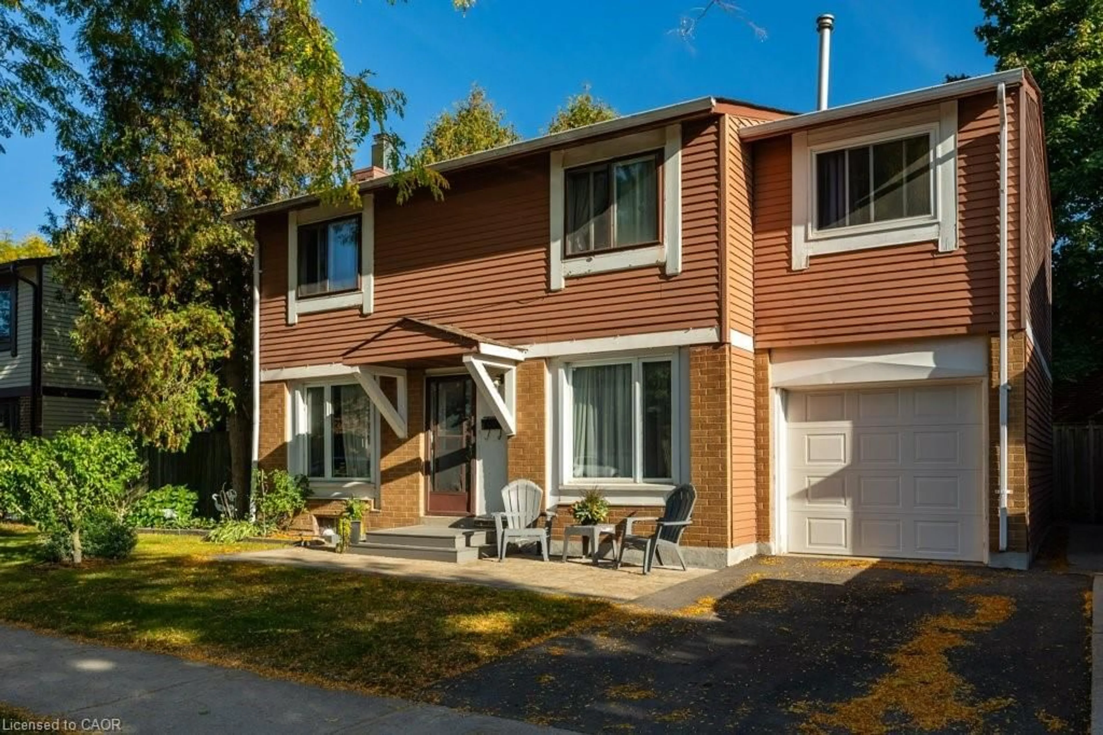 Home with brick exterior material, street for 8 Chudleigh St, Waterdown Ontario L9H 7E4