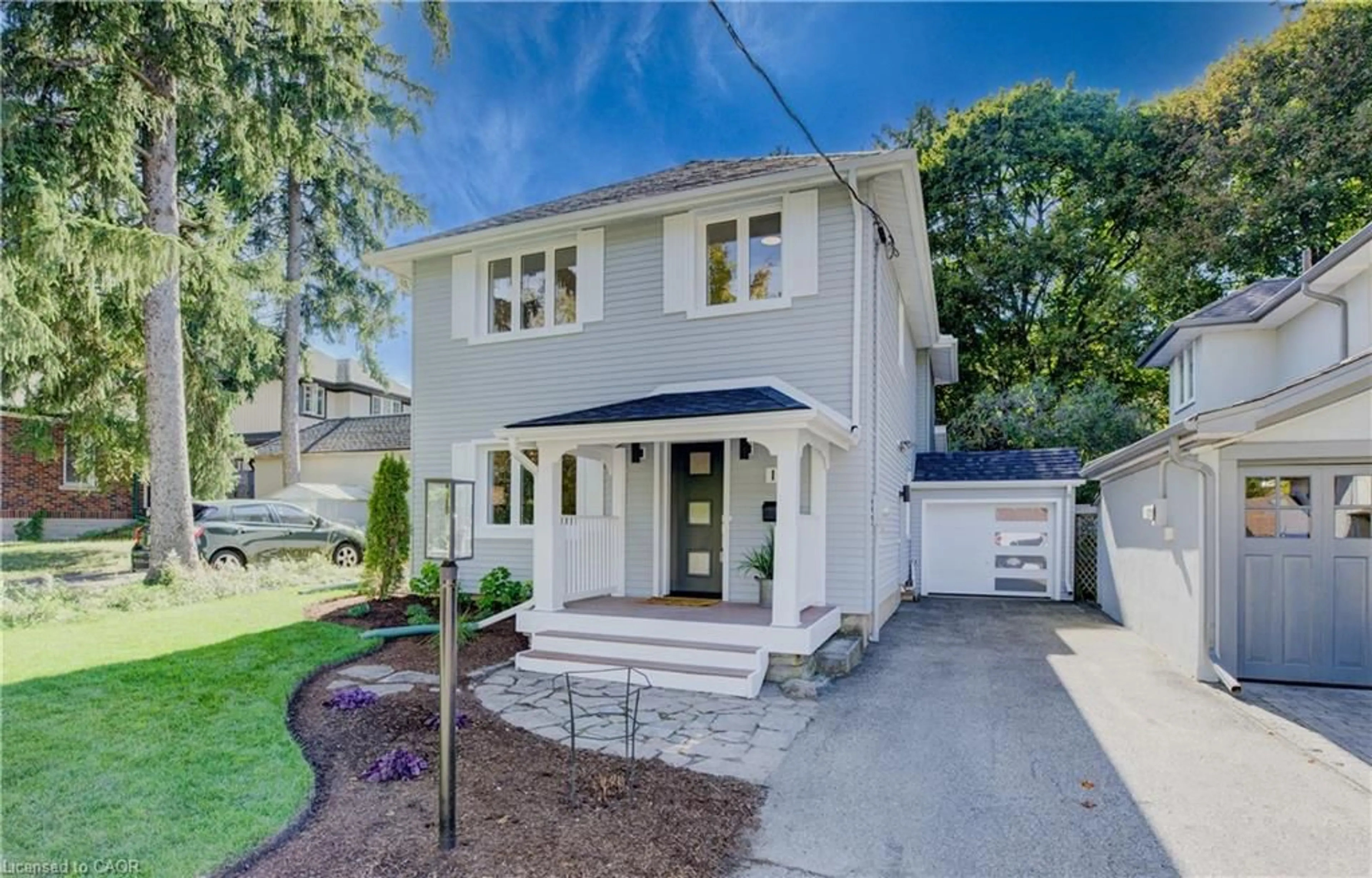 Home with vinyl exterior material, street for 131 Belmont Ave, Waterloo Ontario N2L 2A8