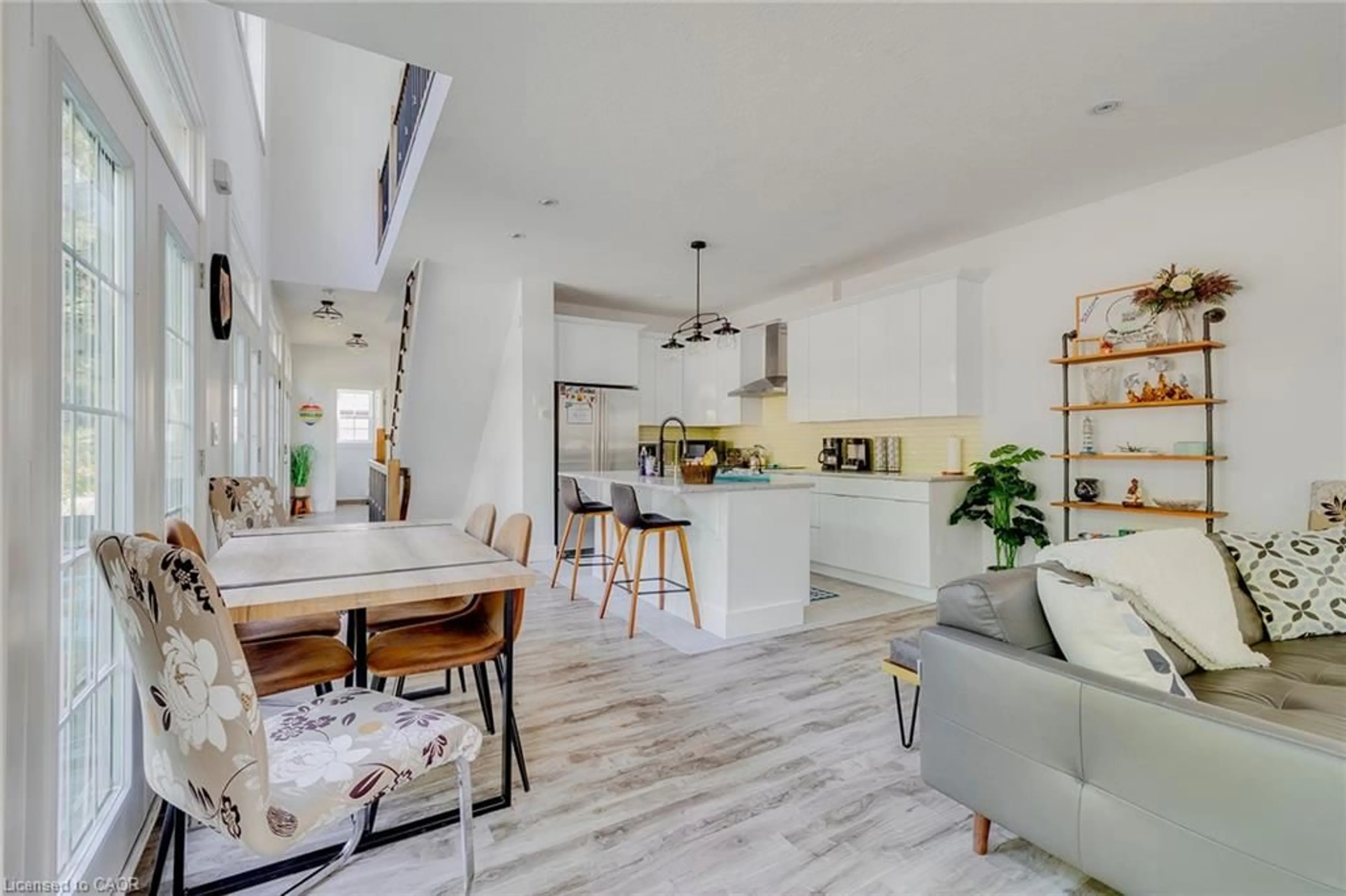 Open concept kitchen, ceramic/tile floor for 28 Centre St, Grand Bend Ontario N0M 1T0