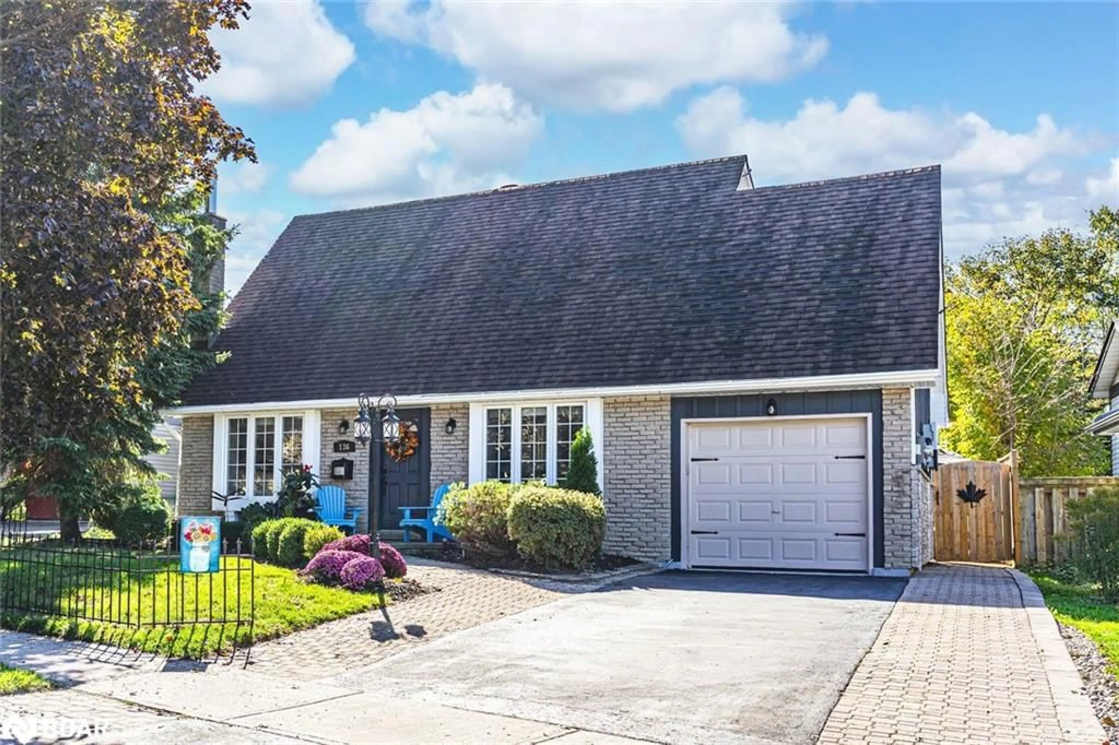 Home with vinyl exterior material, street for 136 Oren Blvd, Barrie Ontario L4N 4N5