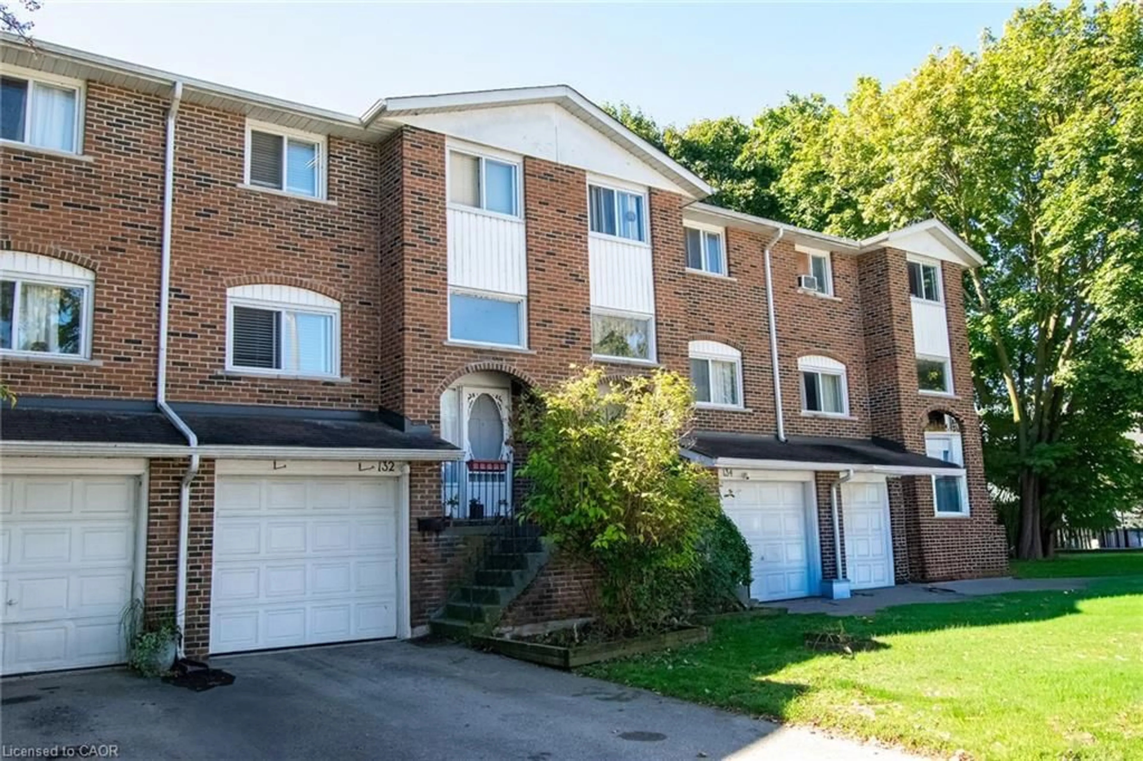 A pic from outside/outdoor area/front of a property/back of a property/a pic from drone, street for 132 Lock St #3, Dunnville Ontario N1A 3C8