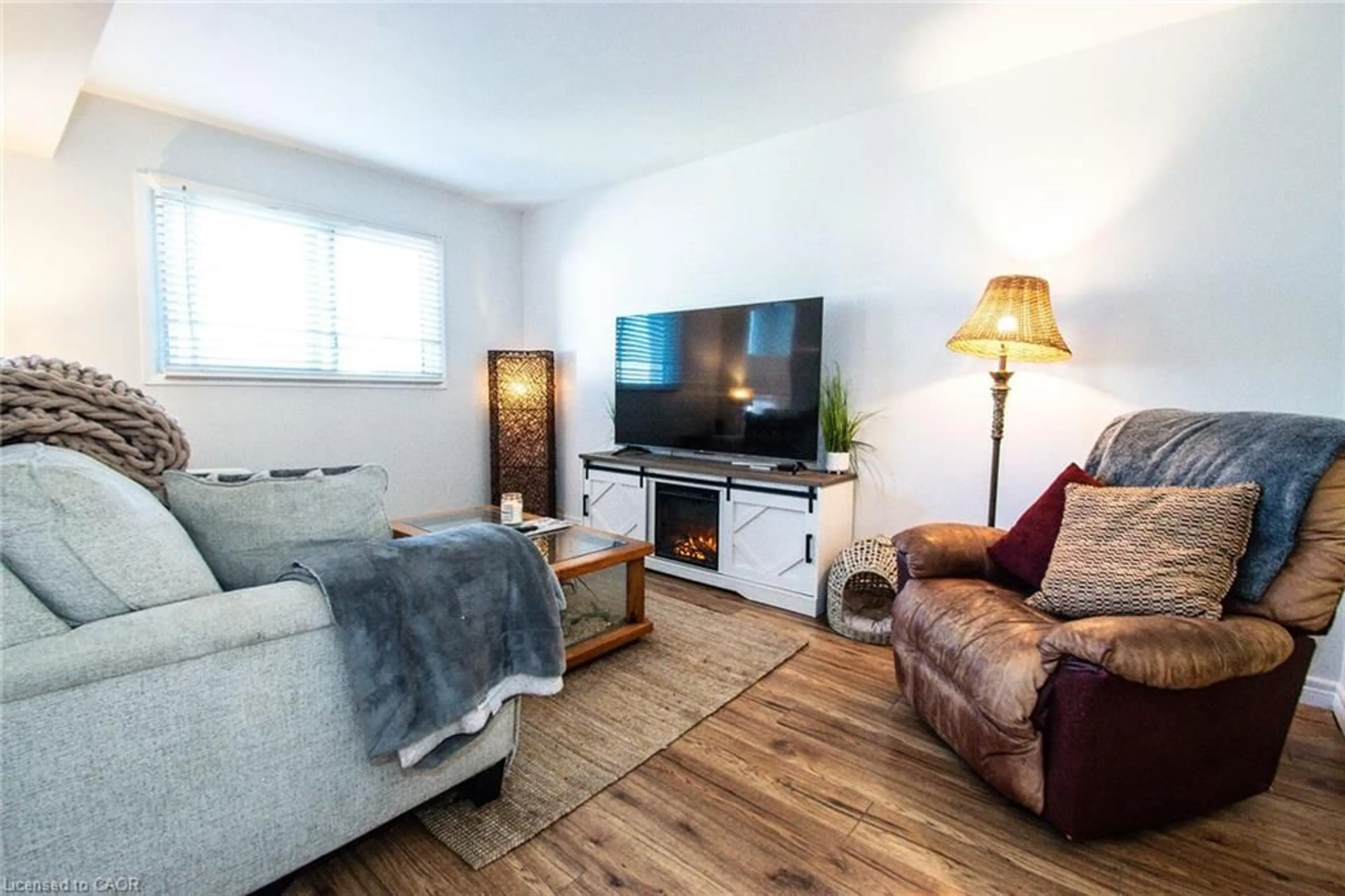 Living room with furniture, wood/laminate floor for 132 Lock St #3, Dunnville Ontario N1A 3C8