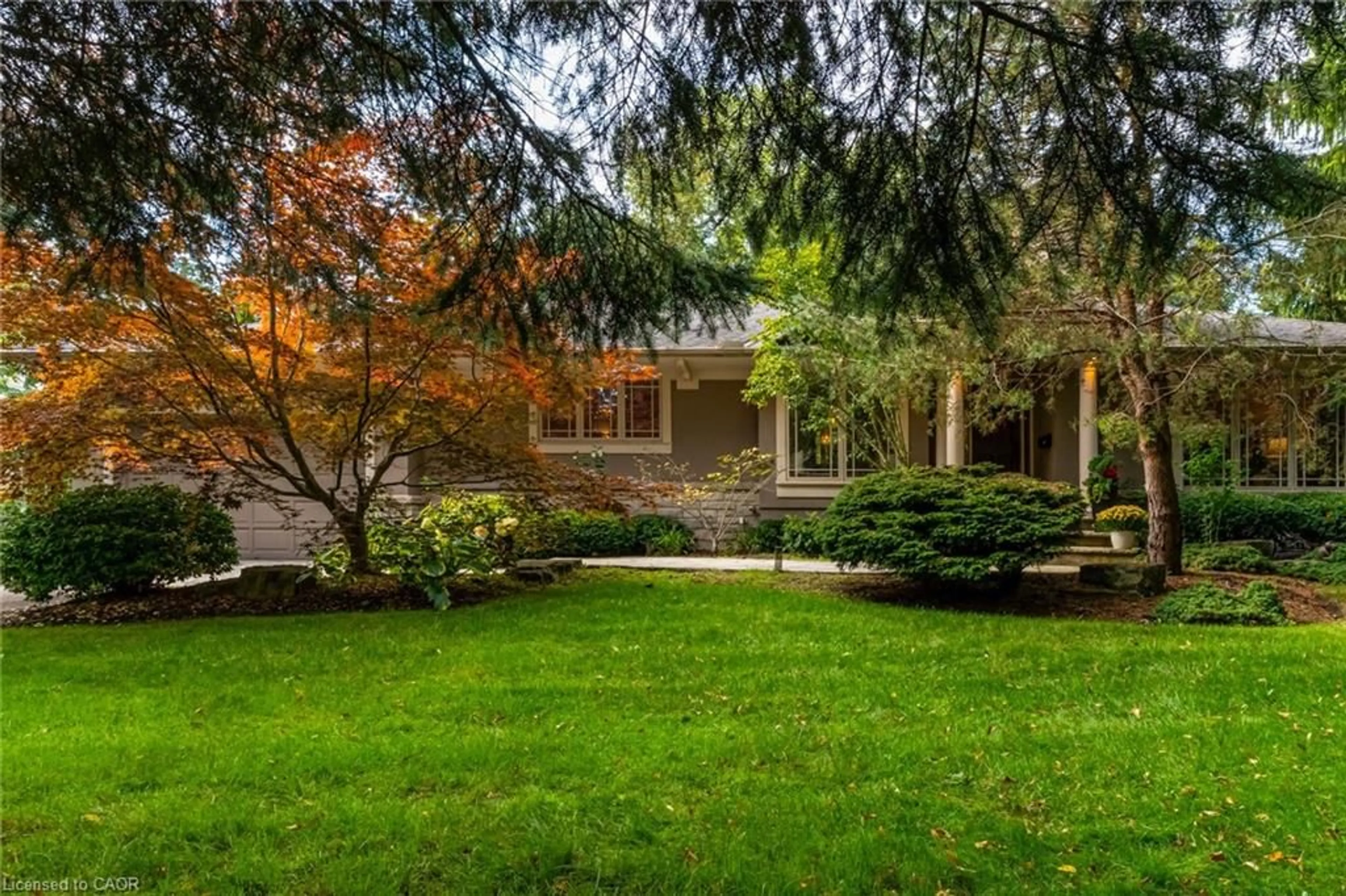 Patio, street for 2047 Ardleigh Rd, Oakville Ontario L6J 1V6