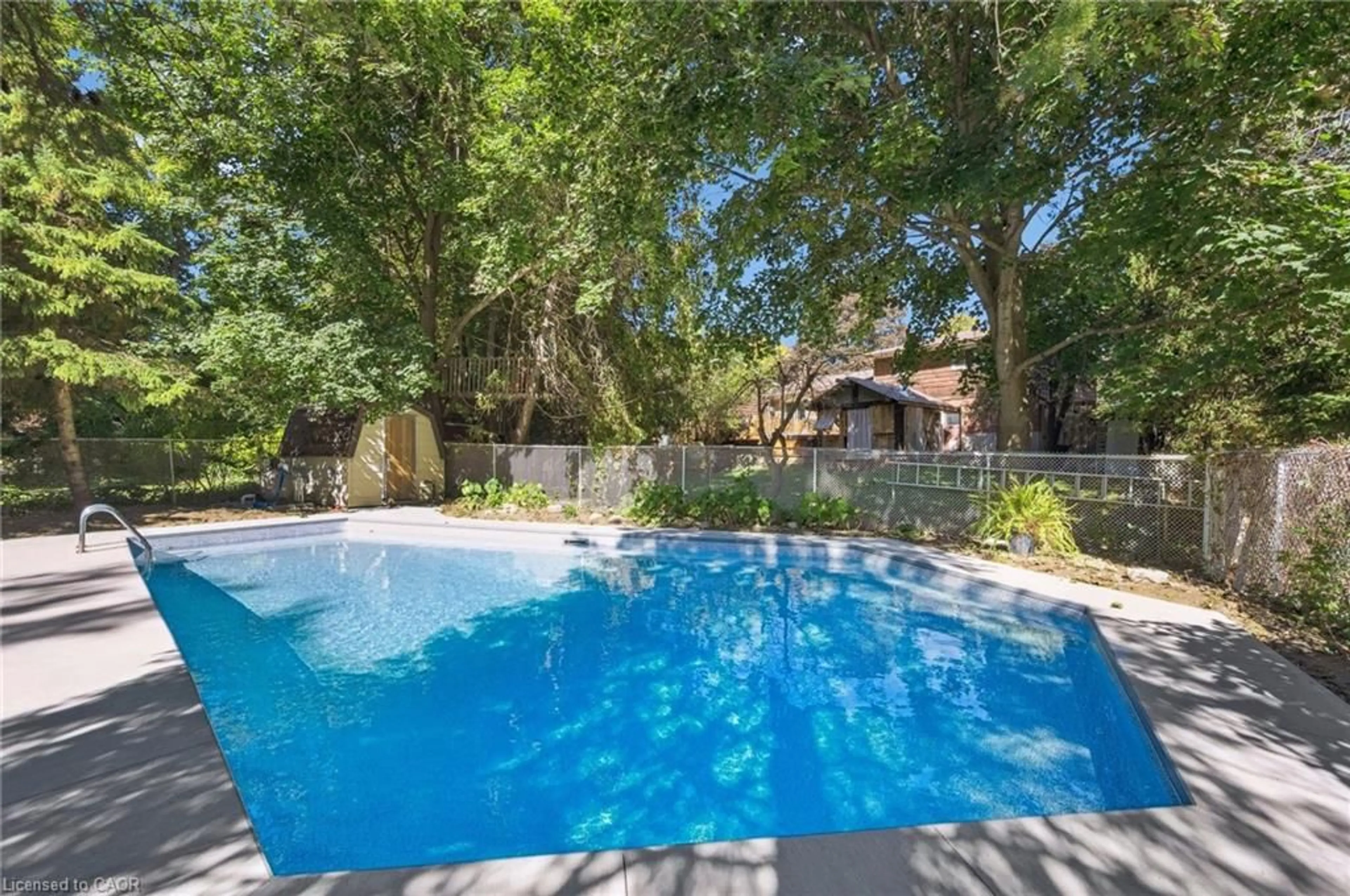 Pool for 544 Glen Manor Blvd, Waterloo Ontario N2L 4T6