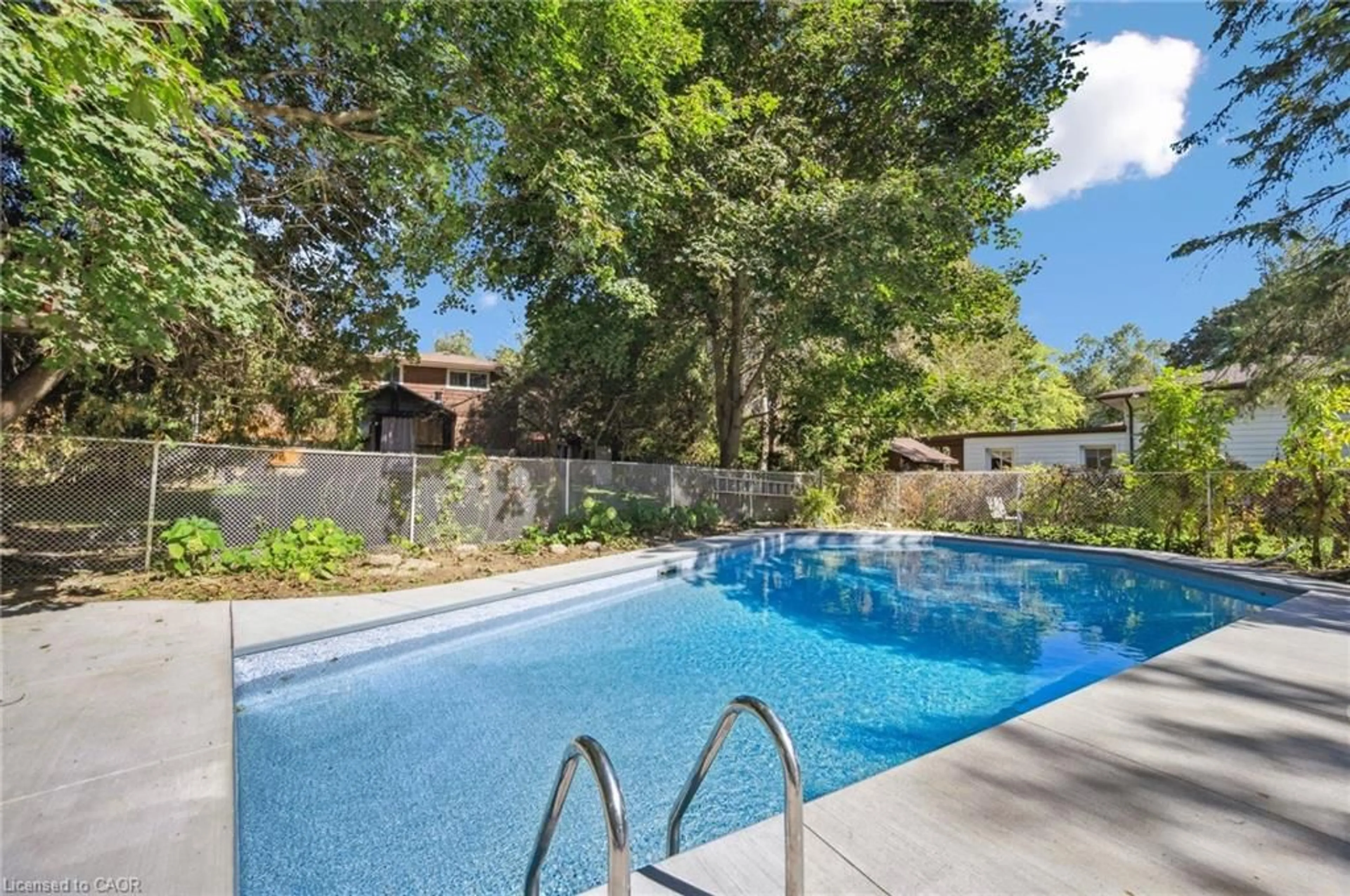 Pool for 544 Glen Manor Blvd, Waterloo Ontario N2L 4T6