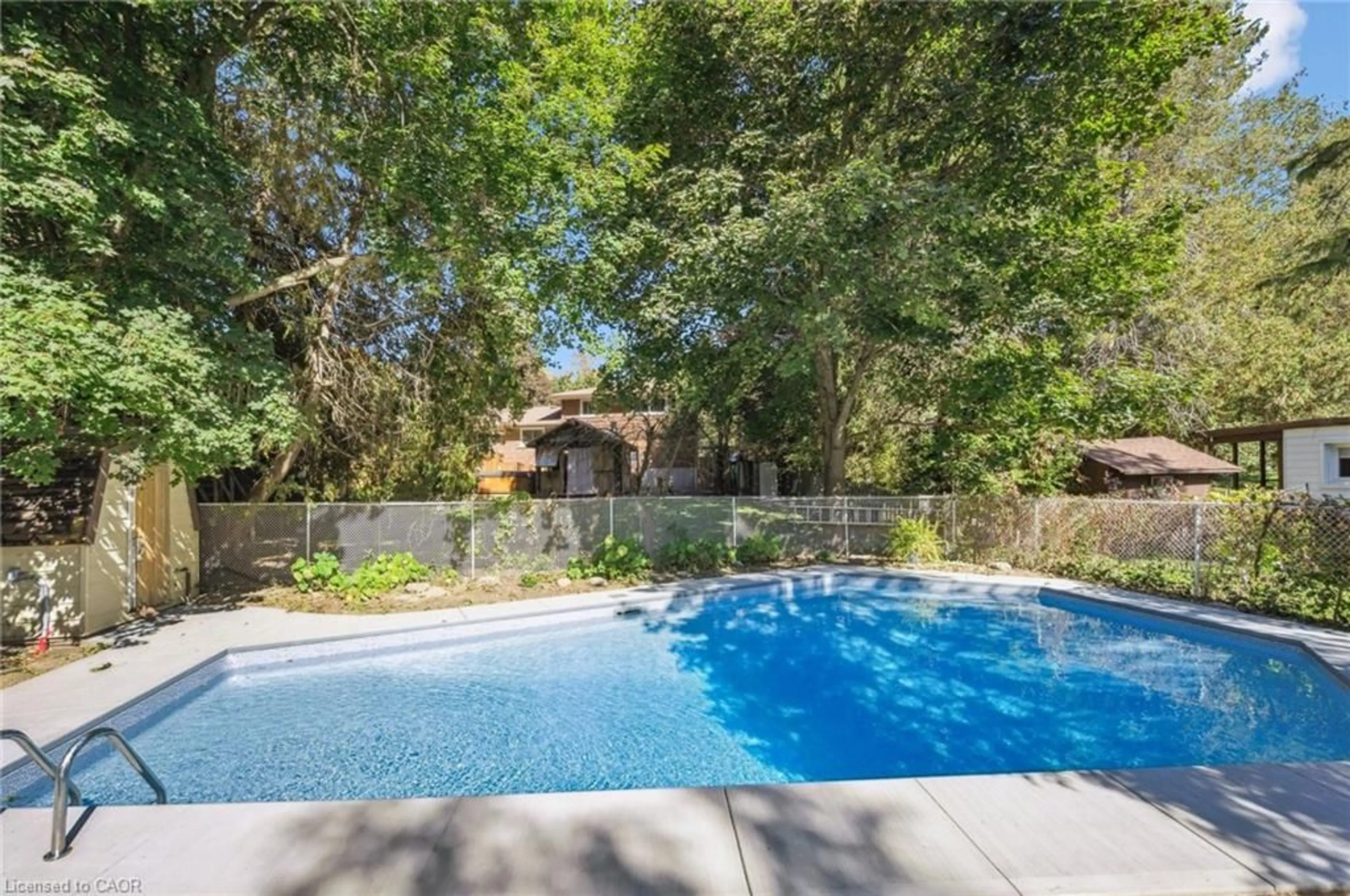 Pool for 544 Glen Manor Blvd, Waterloo Ontario N2L 4T6