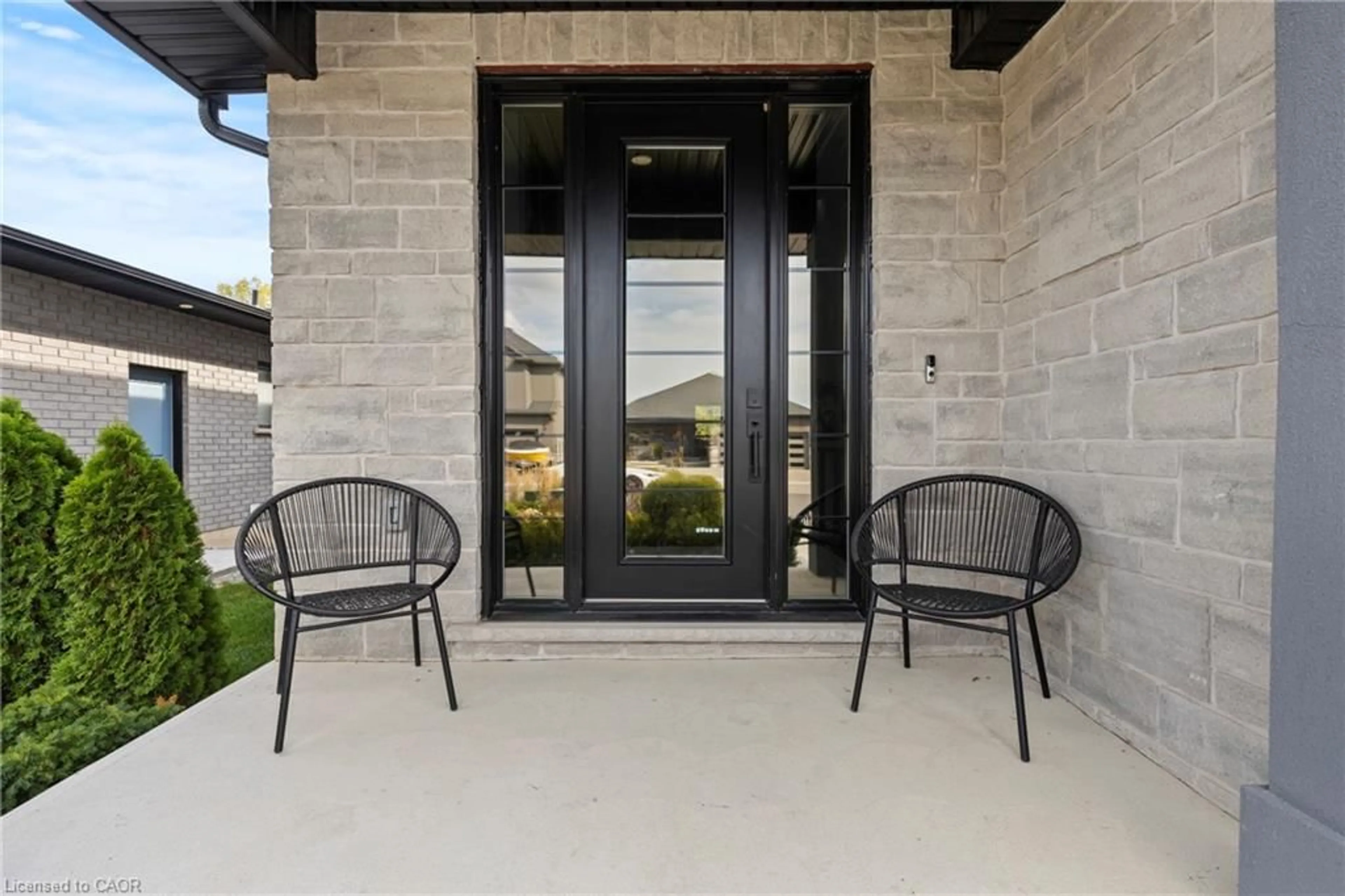 Patio, street for 177 Julia Drive, Welland Ontario L3C 0E7