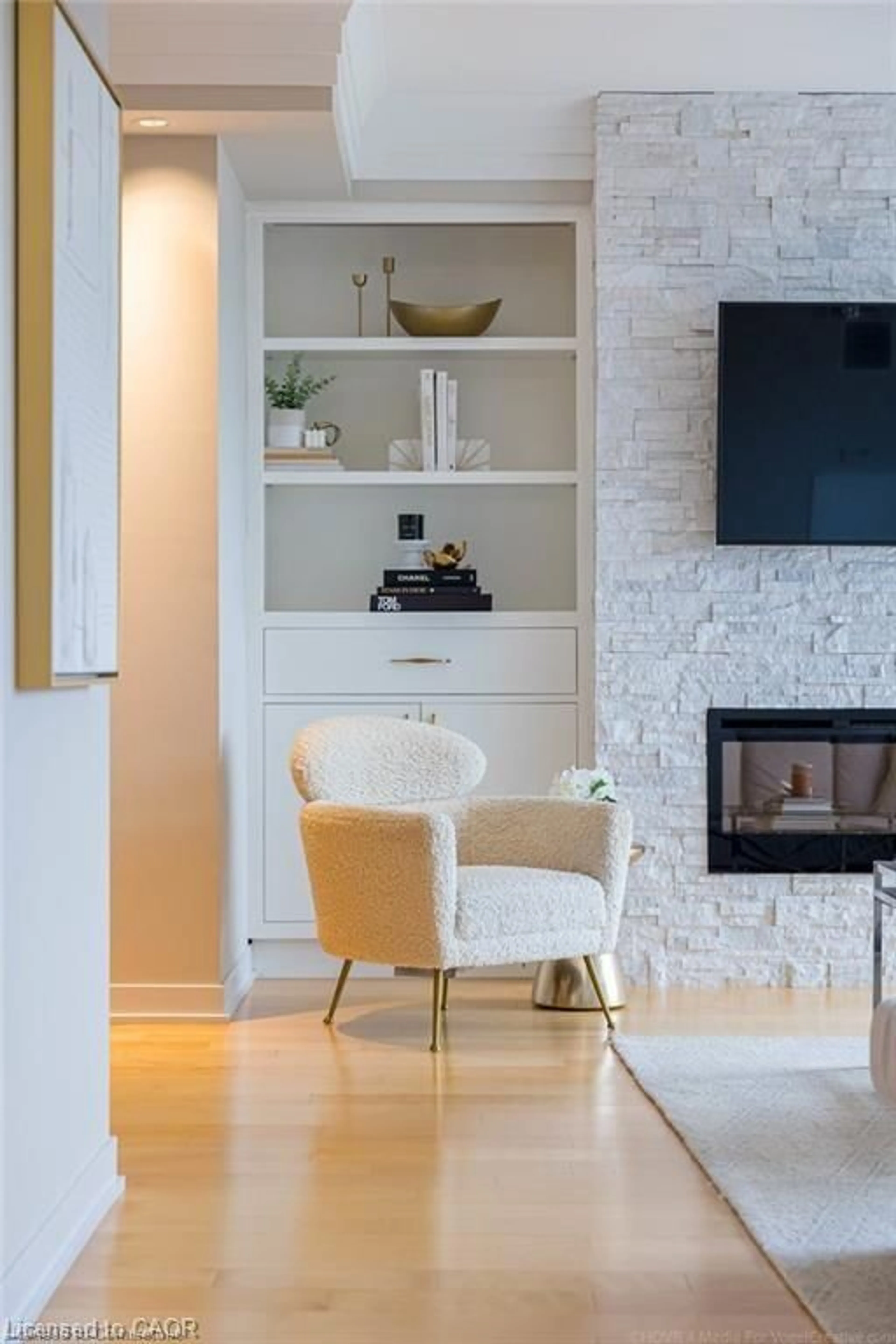 Living room with furniture, ceramic/tile floor for 551 Maple Ave #607, Burlington Ontario L7S 1M7