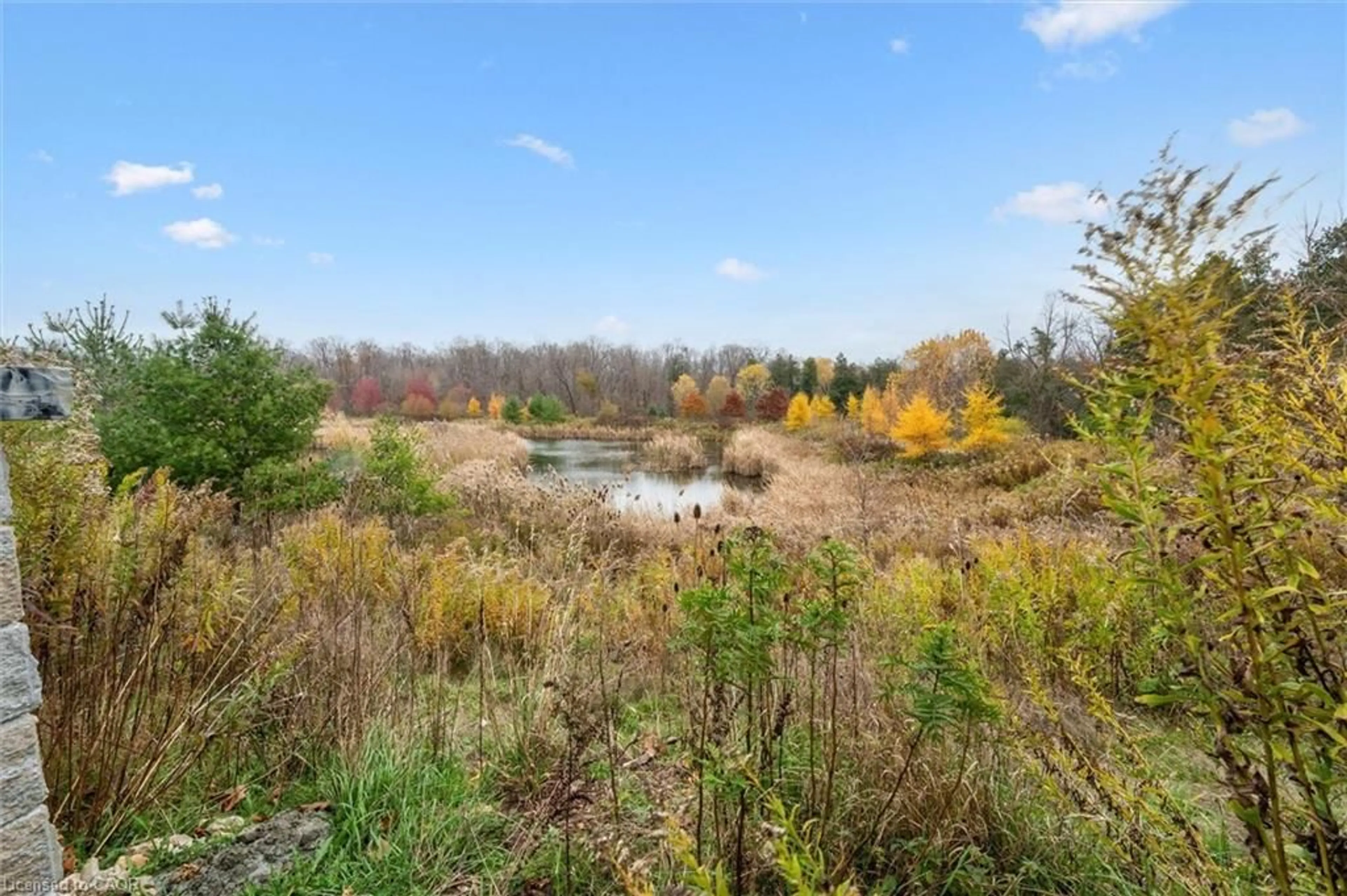 A pic from outside/outdoor area/front of a property/back of a property/a pic from drone, water/lake/river/ocean view for 565 Manor Ridge Cres, Waterloo Ontario N2J 4G8