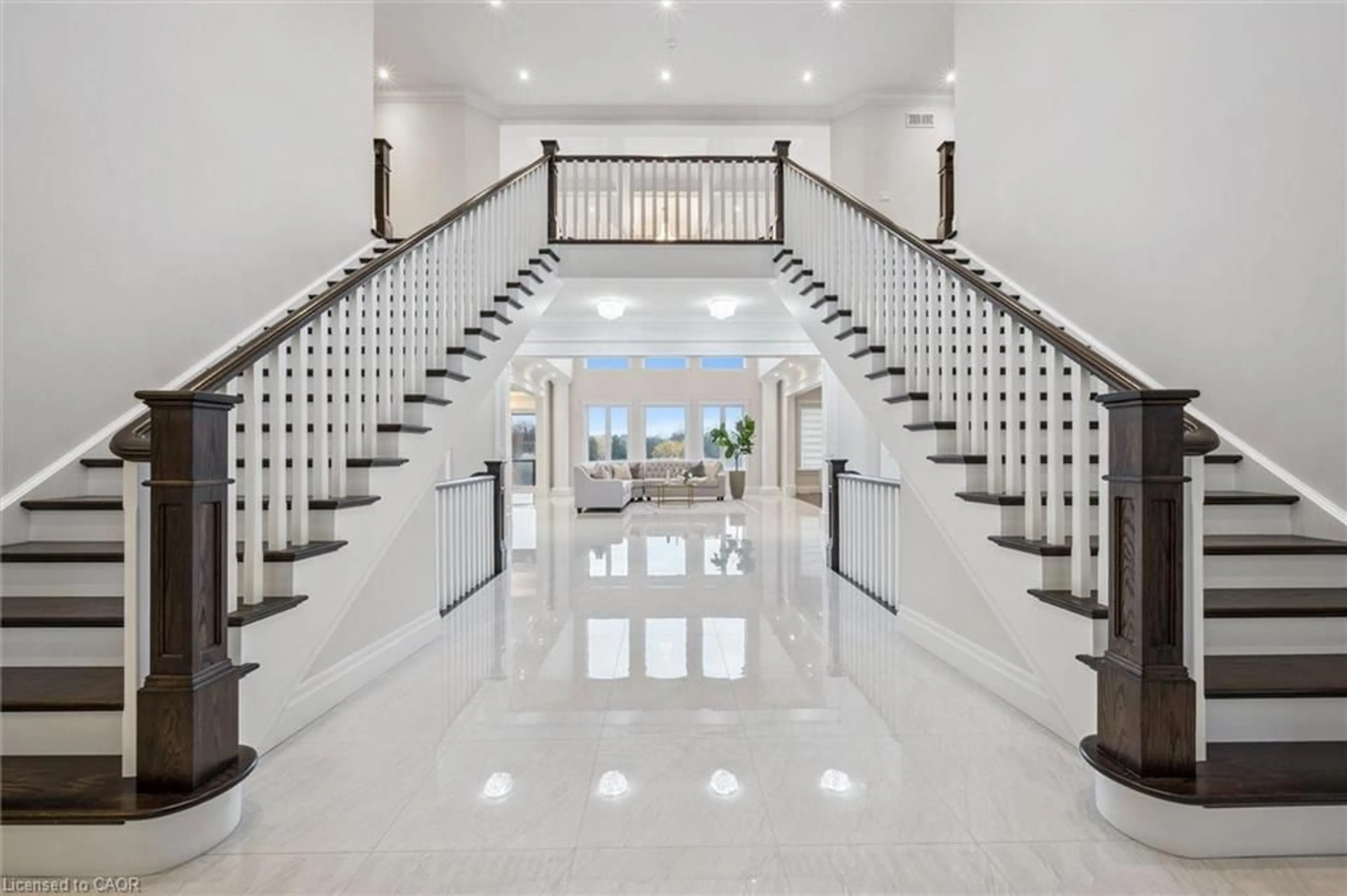 Indoor foyer for 565 Manor Ridge Cres, Waterloo Ontario N2J 4G8