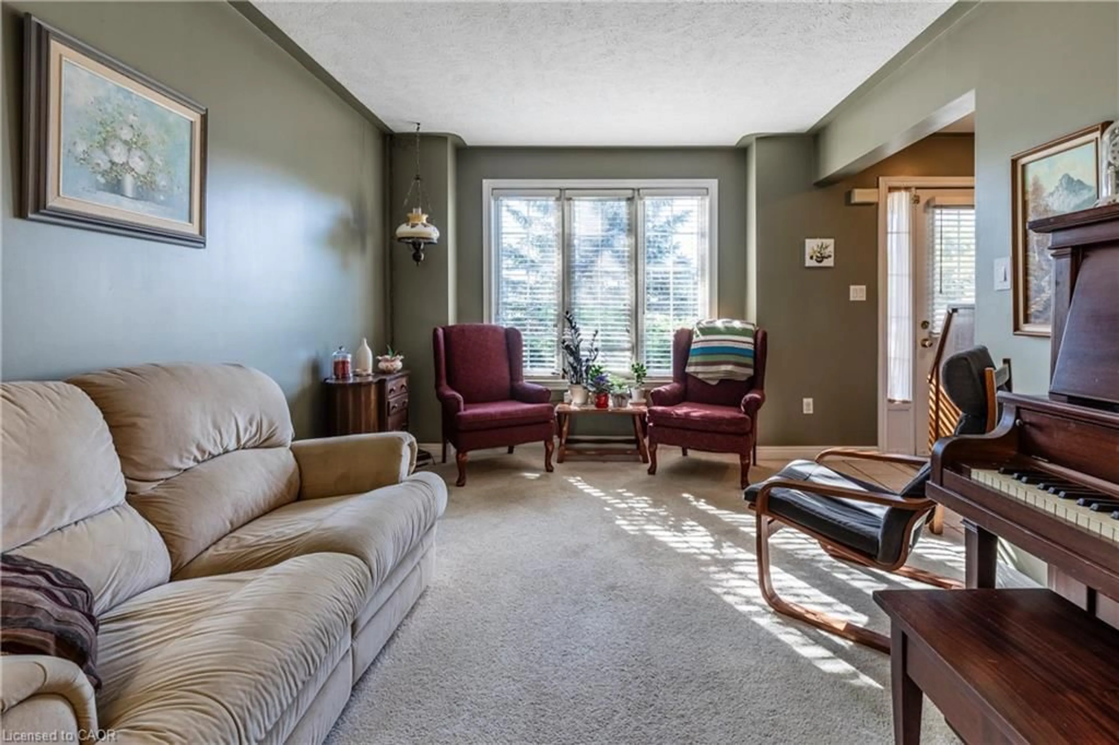 Living room with furniture, unknown for 33 Oak Cres, Hagersville Ontario N0A 1H0