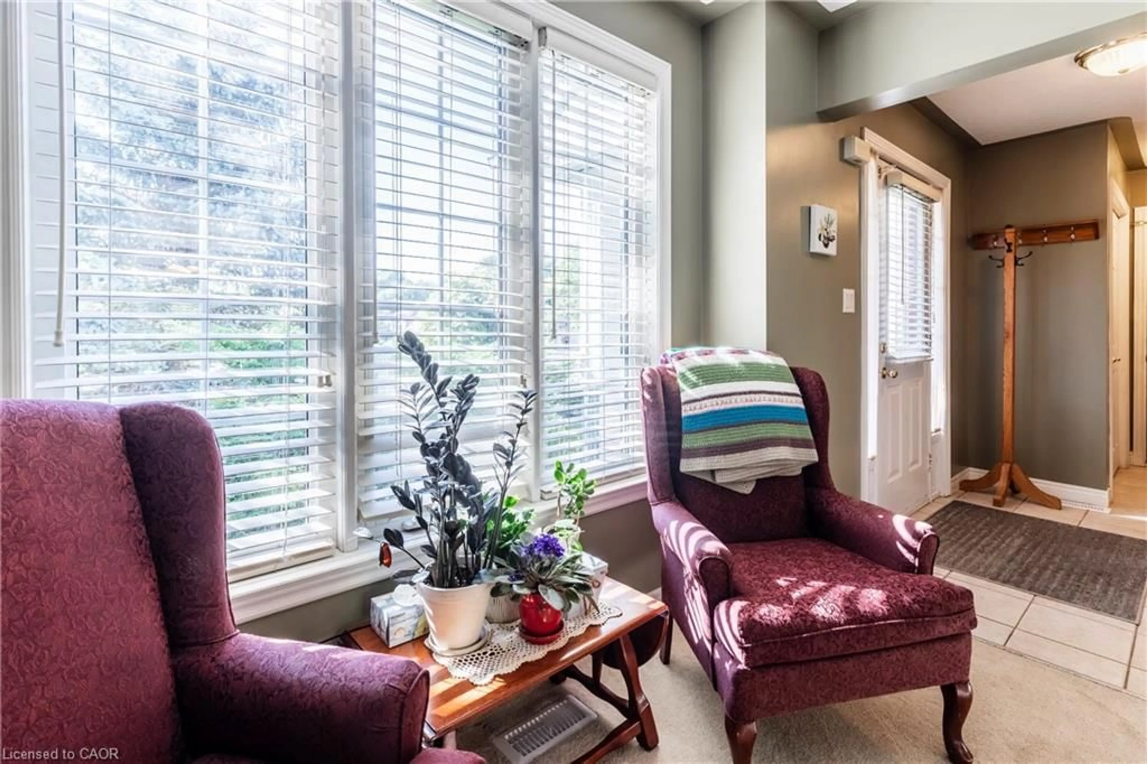 Living room with furniture, unknown for 33 Oak Cres, Hagersville Ontario N0A 1H0