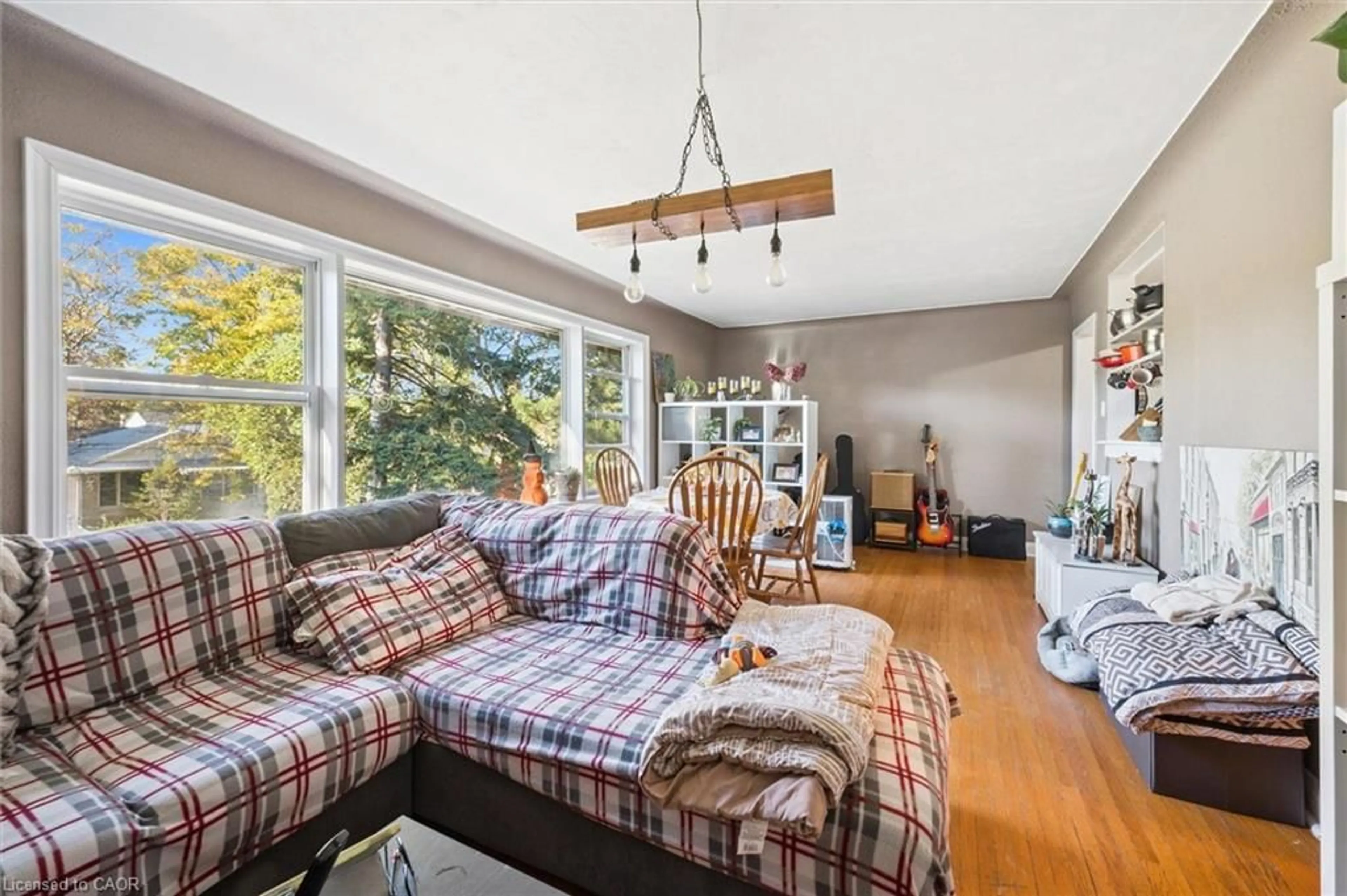 Living room with furniture, unknown for 180 Becker St, Kitchener Ontario N2B 1X7
