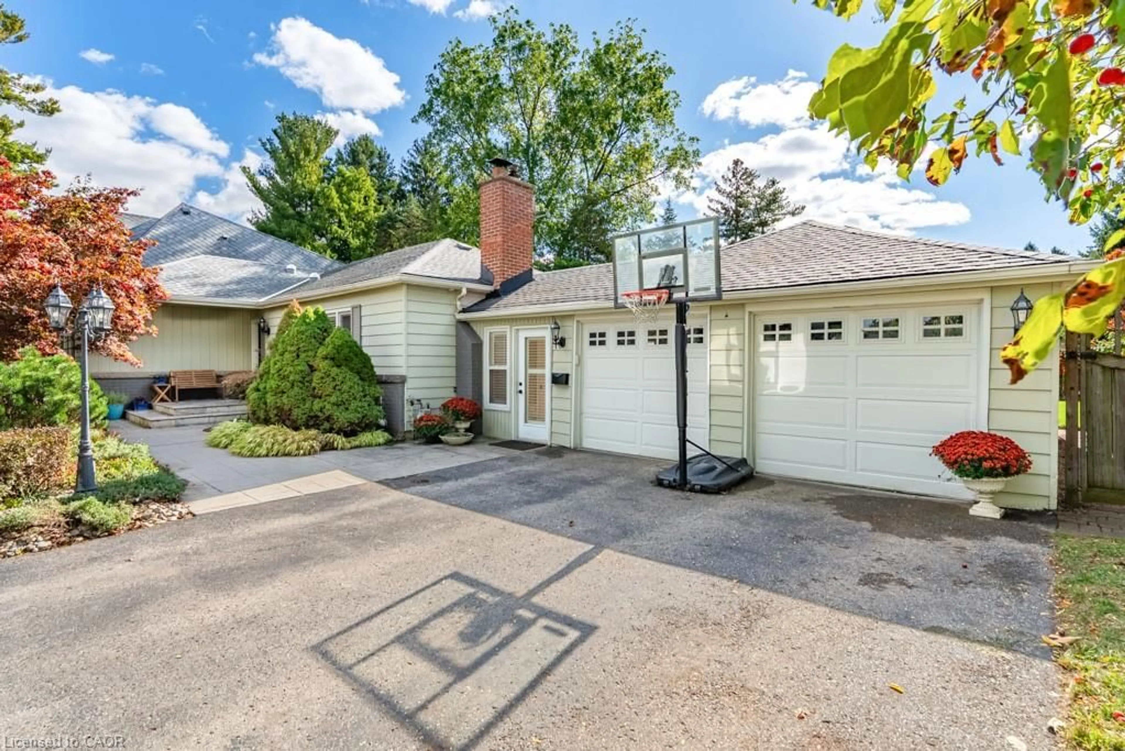 Unknown for 32 Parker Ave, Ancaster Ontario L9G 1A7