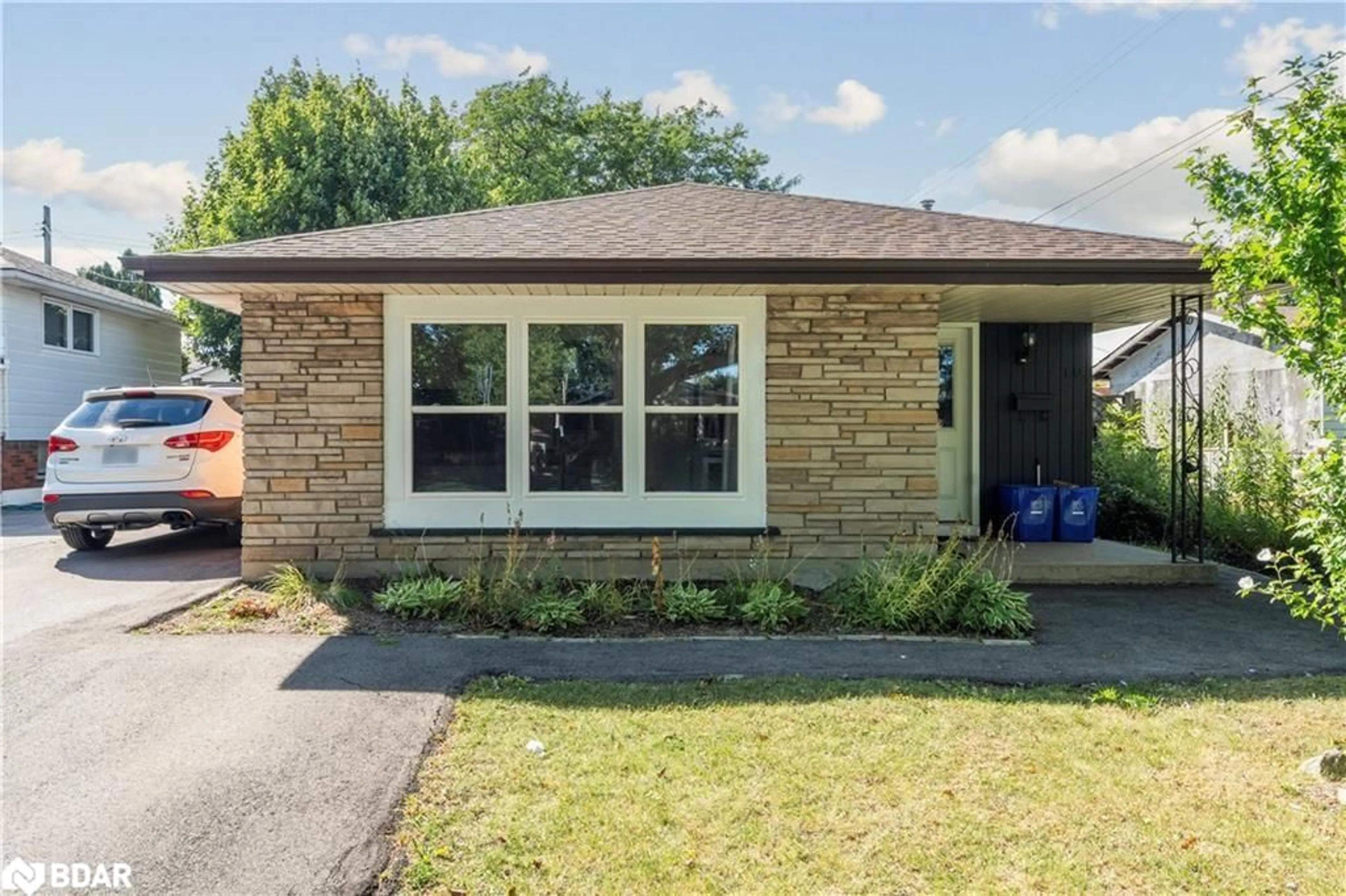 Home with brick exterior material, street for 10 Sycamore St, Hamilton Ontario L8T 3N7