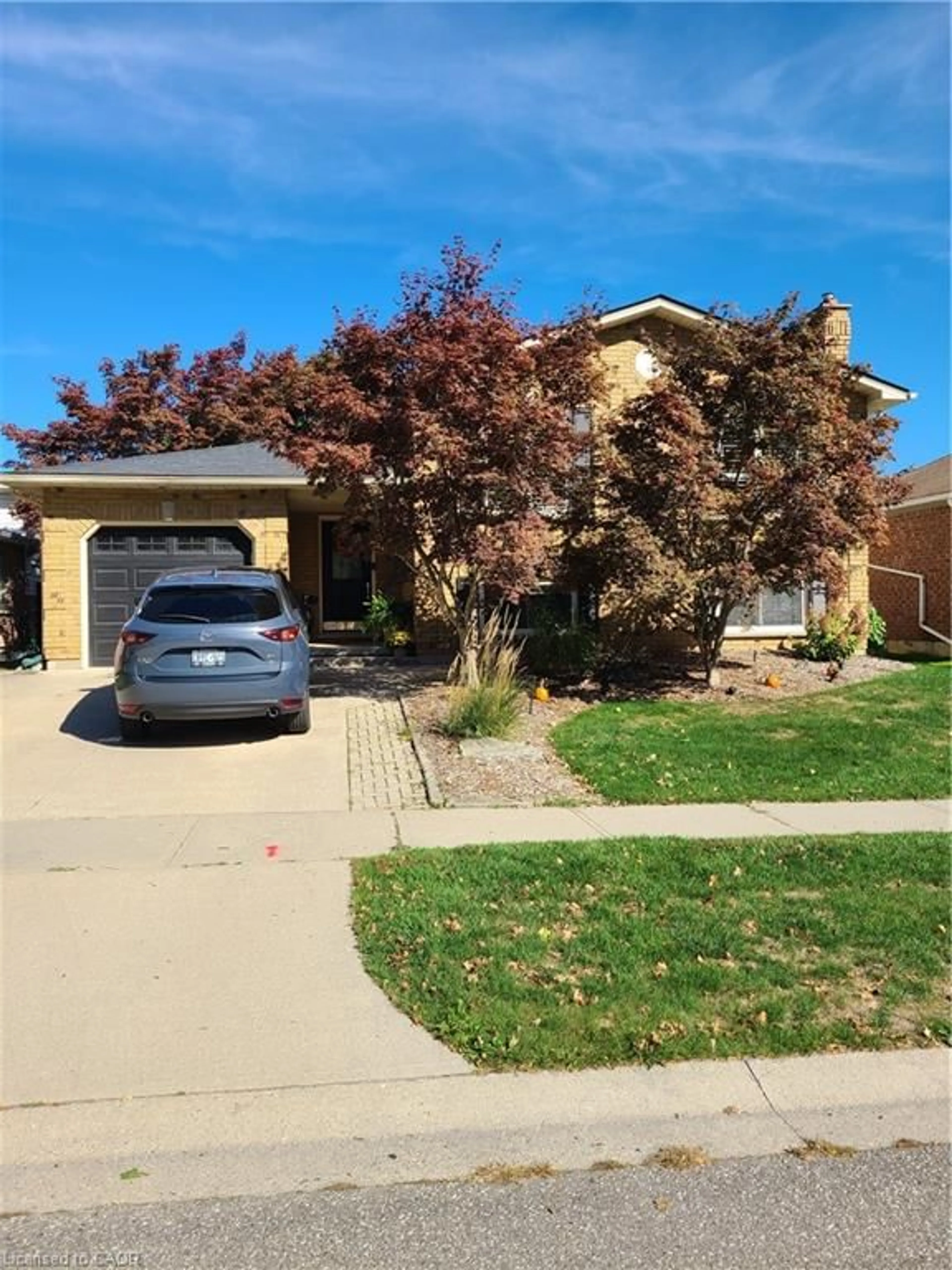 A pic from outside/outdoor area/front of a property/back of a property/a pic from drone, street for 52 Childerhose Cres, Brantford Ontario N3P 1Z7