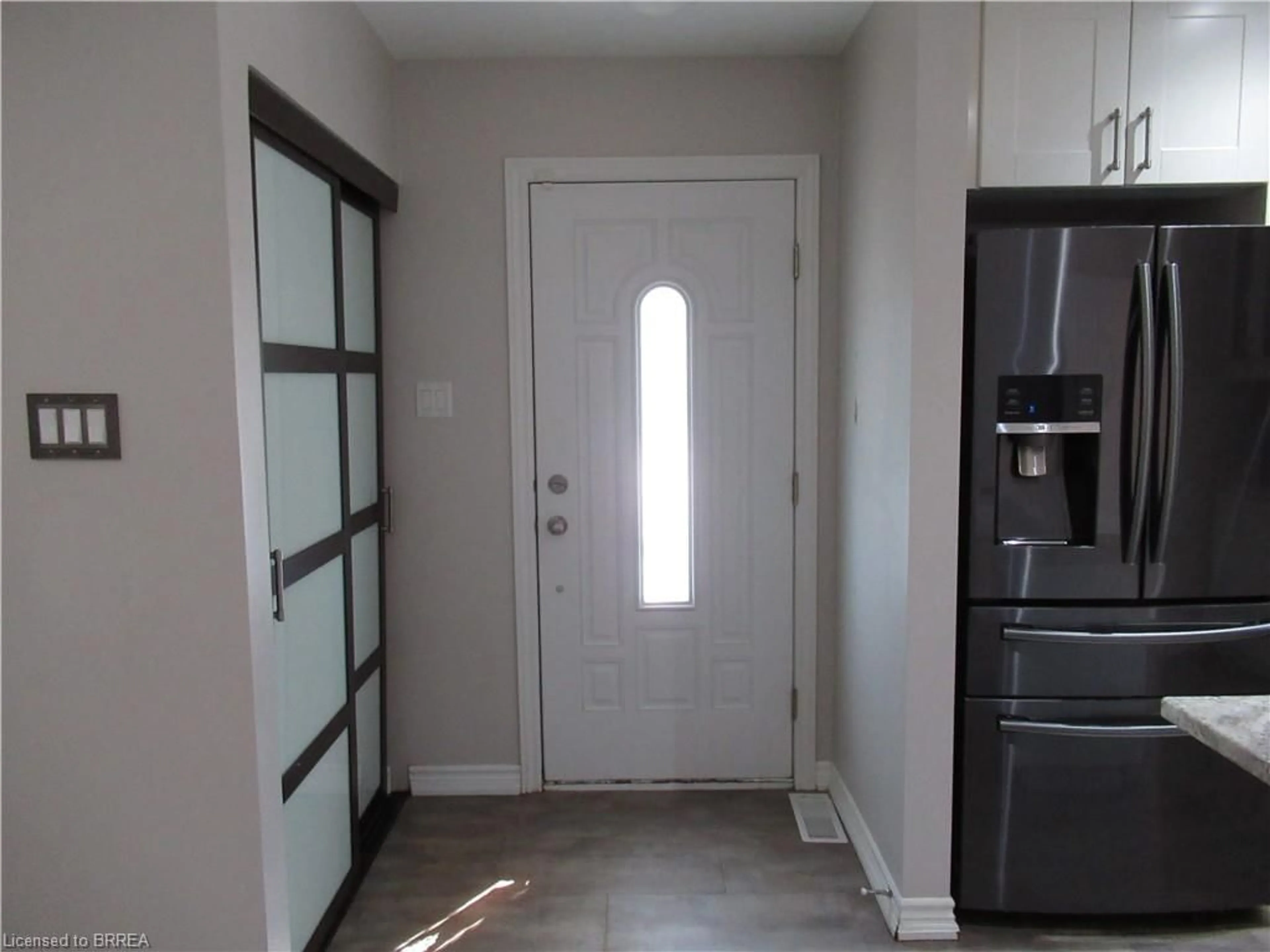 Indoor entryway for 26 Terrance Dr, Brantford Ontario N3R 3G1