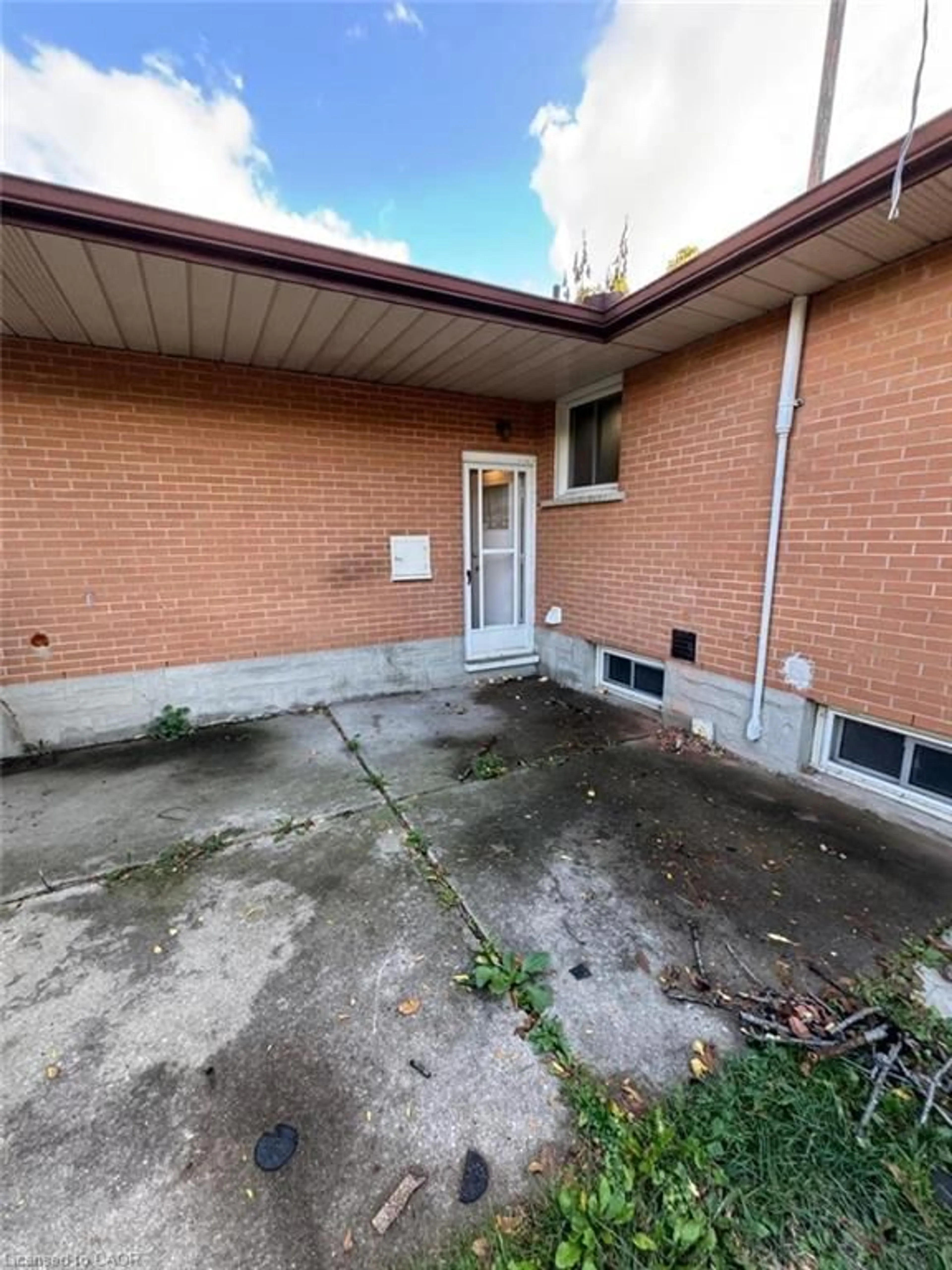 Unknown for 276 Erb St, Waterloo Ontario N2J 1N7
