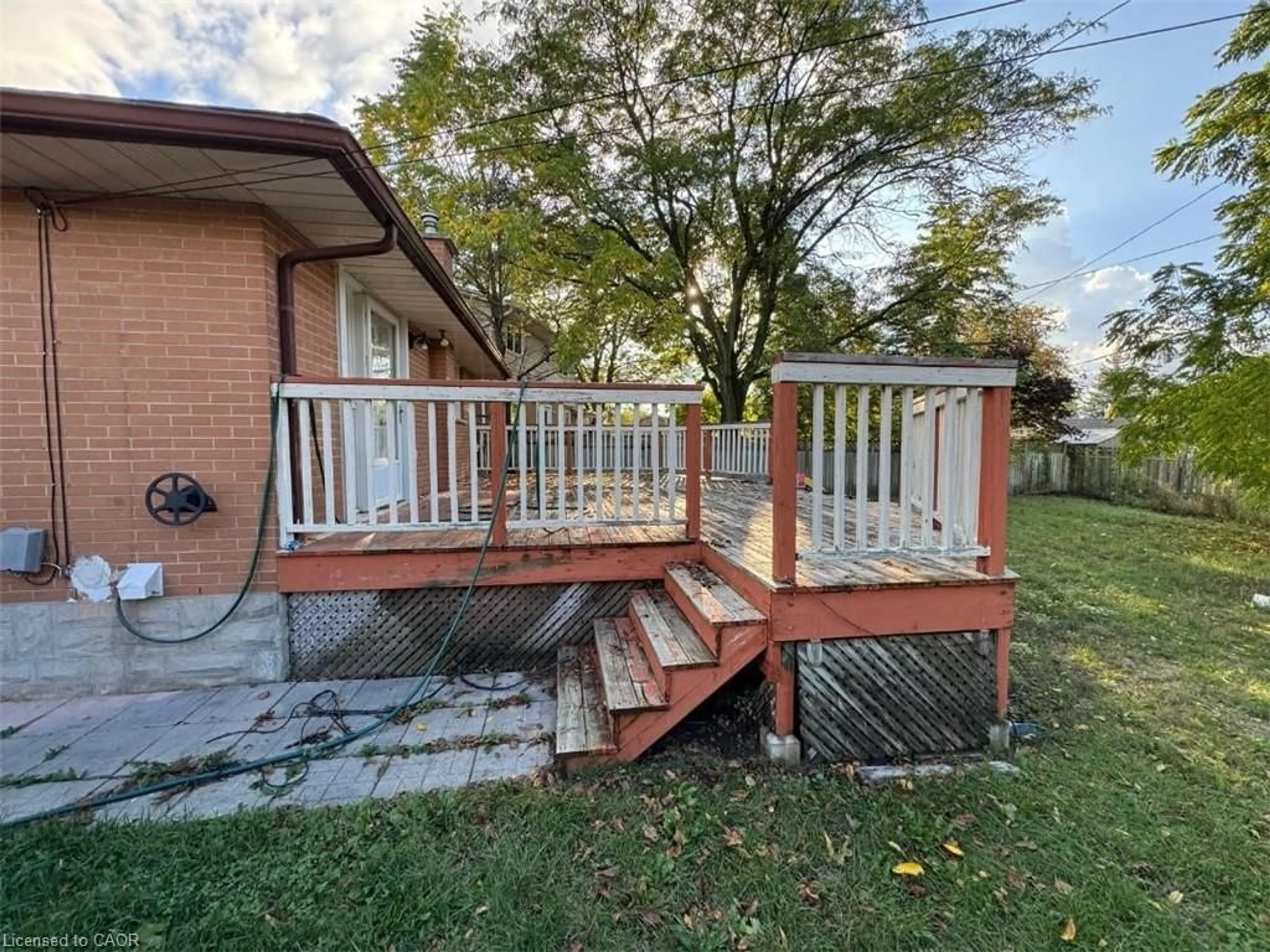 Patio, street for 276 Erb St, Waterloo Ontario N2J 1N7