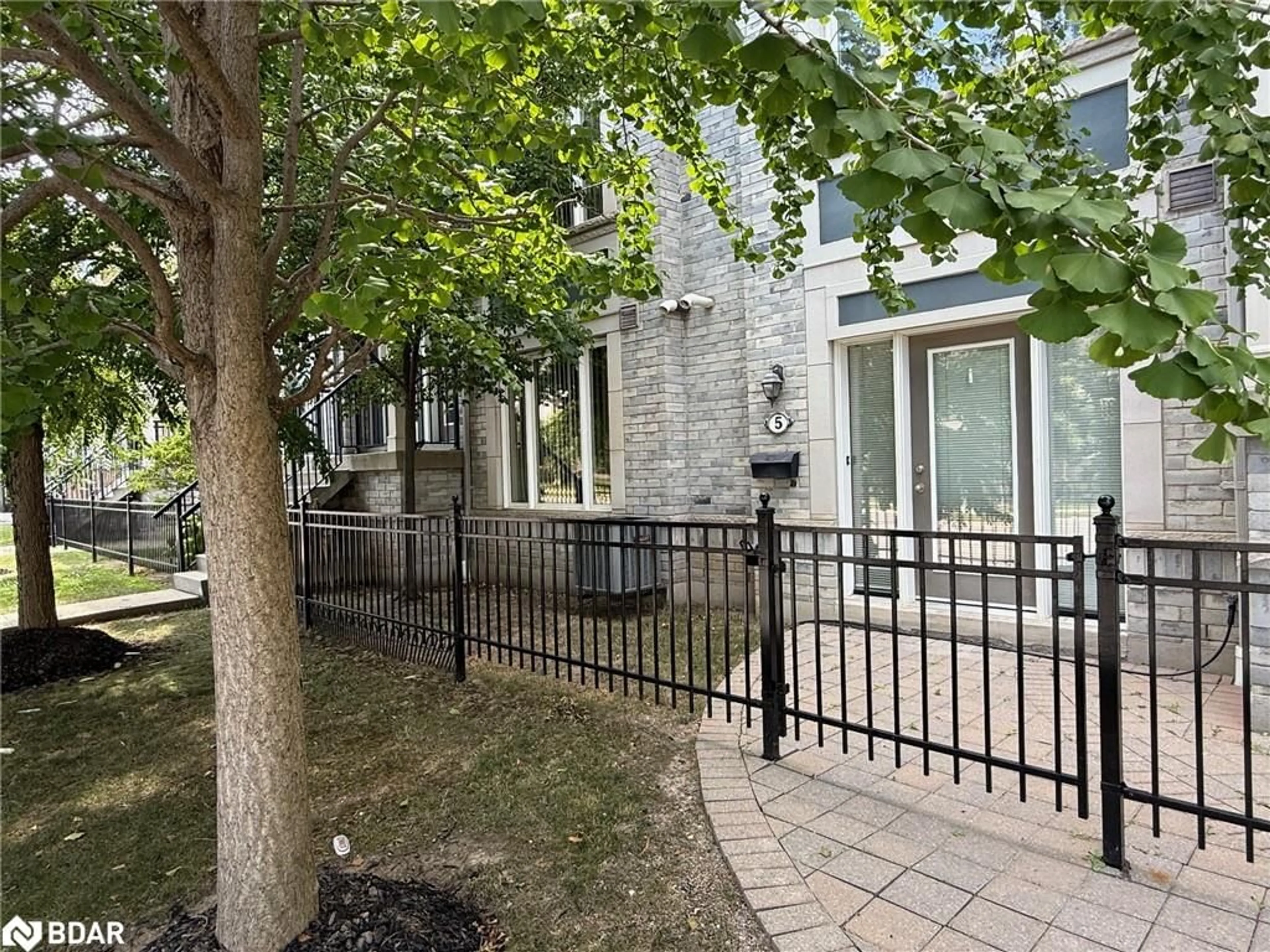 Patio, street for 3015 Destination Dr #5, Mississauga Ontario L5M 0P3