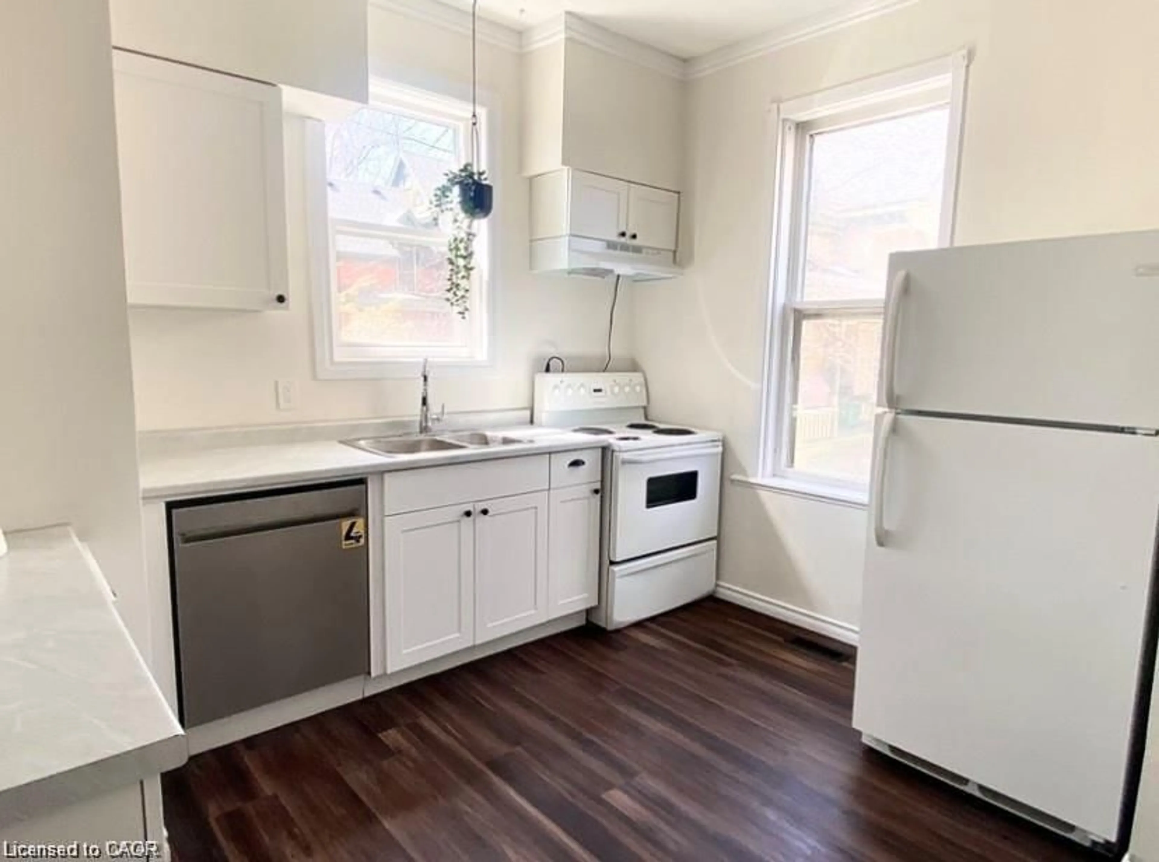 Standard kitchen, unknown for 17 Hilda Pl, Kitchener Ontario N2G 1K4