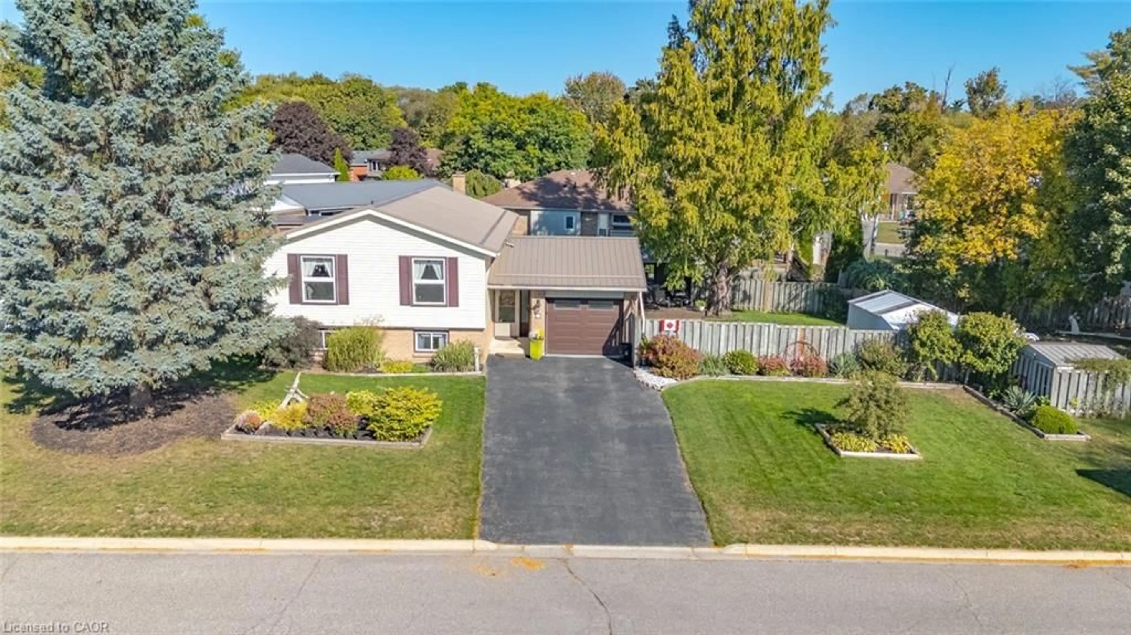 A pic from outside/outdoor area/front of a property/back of a property/a pic from drone, street for 7 Turner Dr, Simcoe Ontario N3Y 5E9