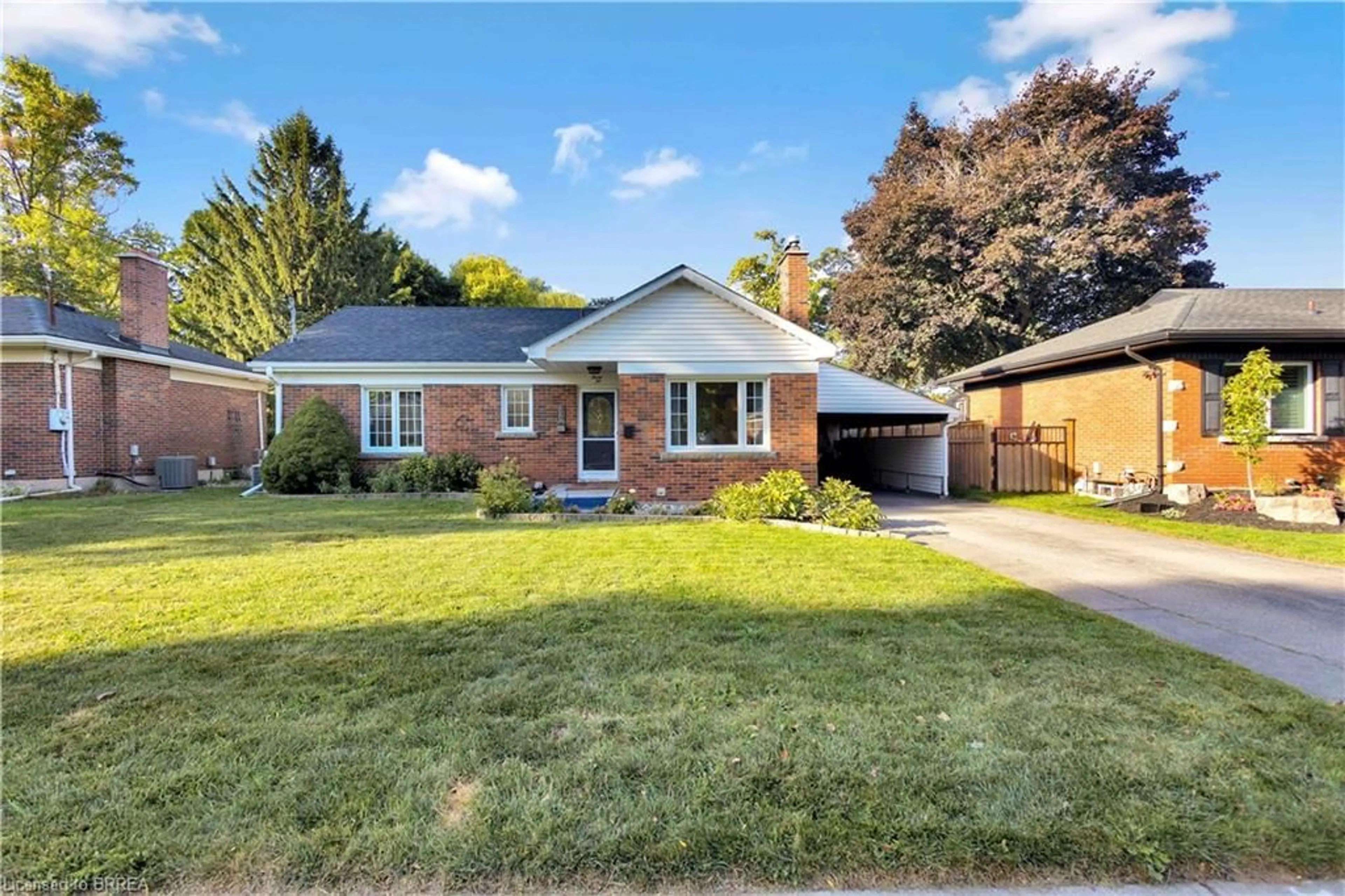 Home with brick exterior material, street for 32 Hillier Cres, Brantford Ontario N3R 1X1