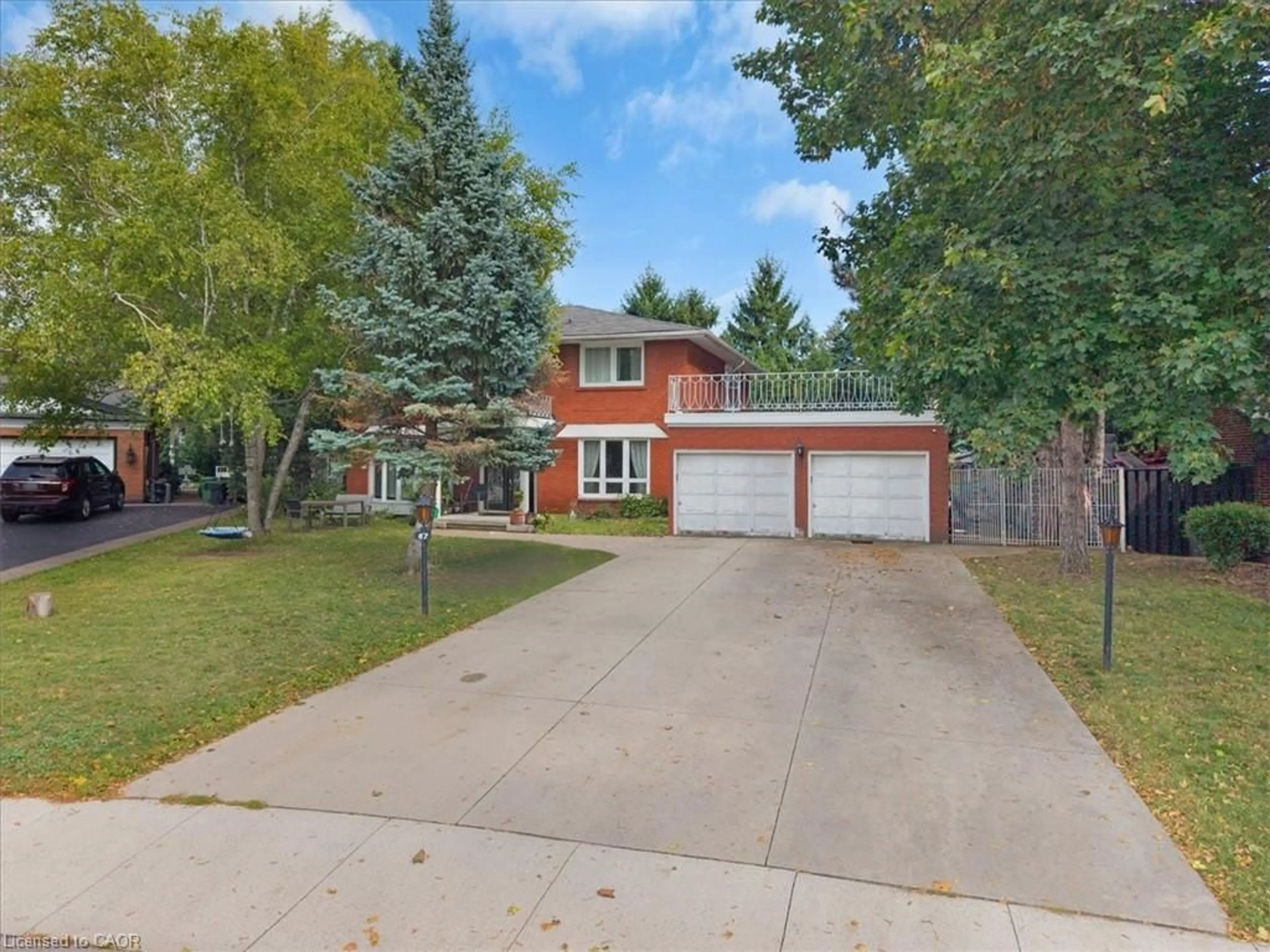 A pic from outside/outdoor area/front of a property/back of a property/a pic from drone, street for 67 Elmhurst Dr, Hamilton Ontario L8T 1C5