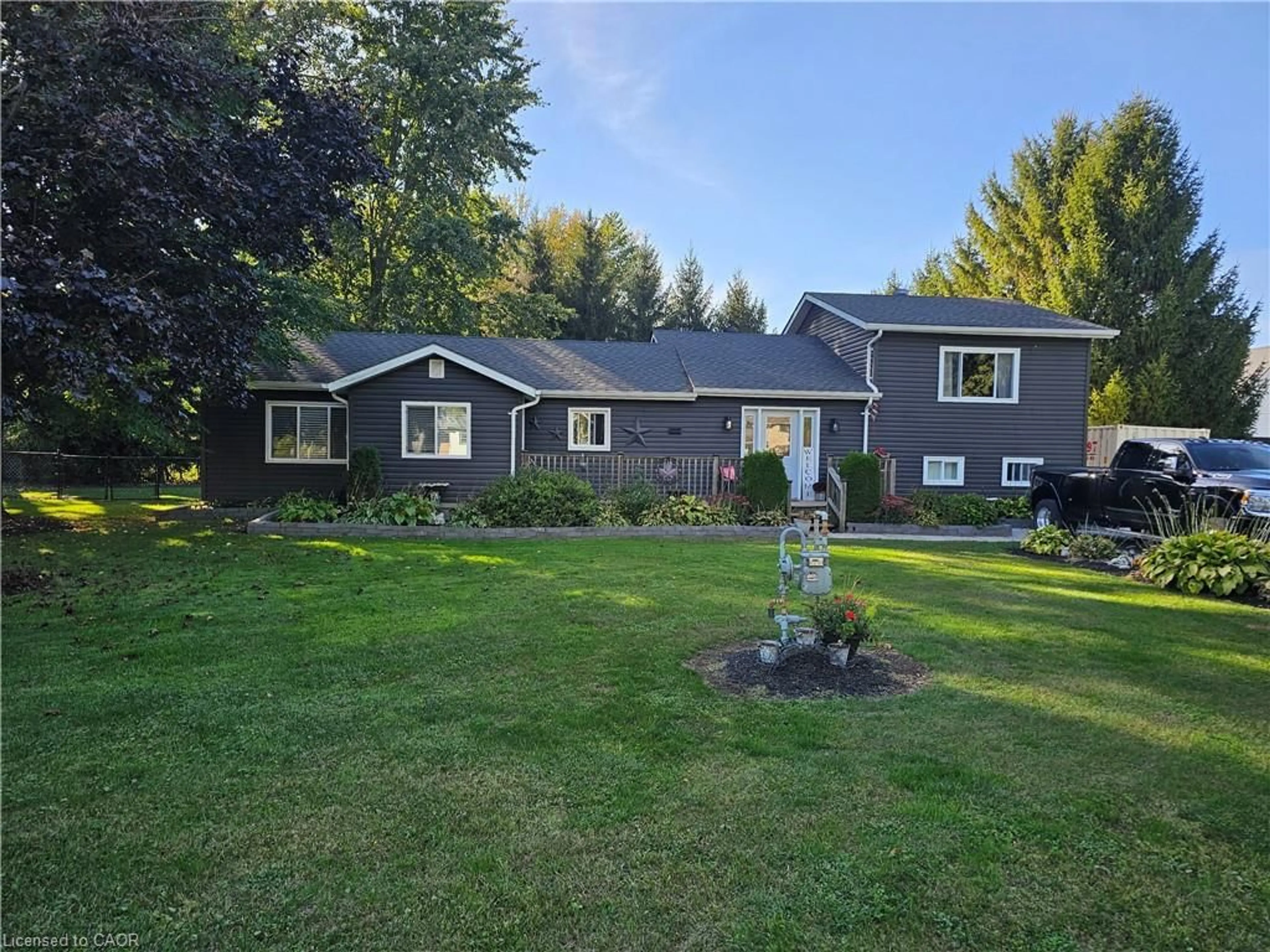 A pic from outside/outdoor area/front of a property/back of a property/a pic from drone, unknown for 23632 Zone Rd 1, Thamesville Ontario N0P 2K0