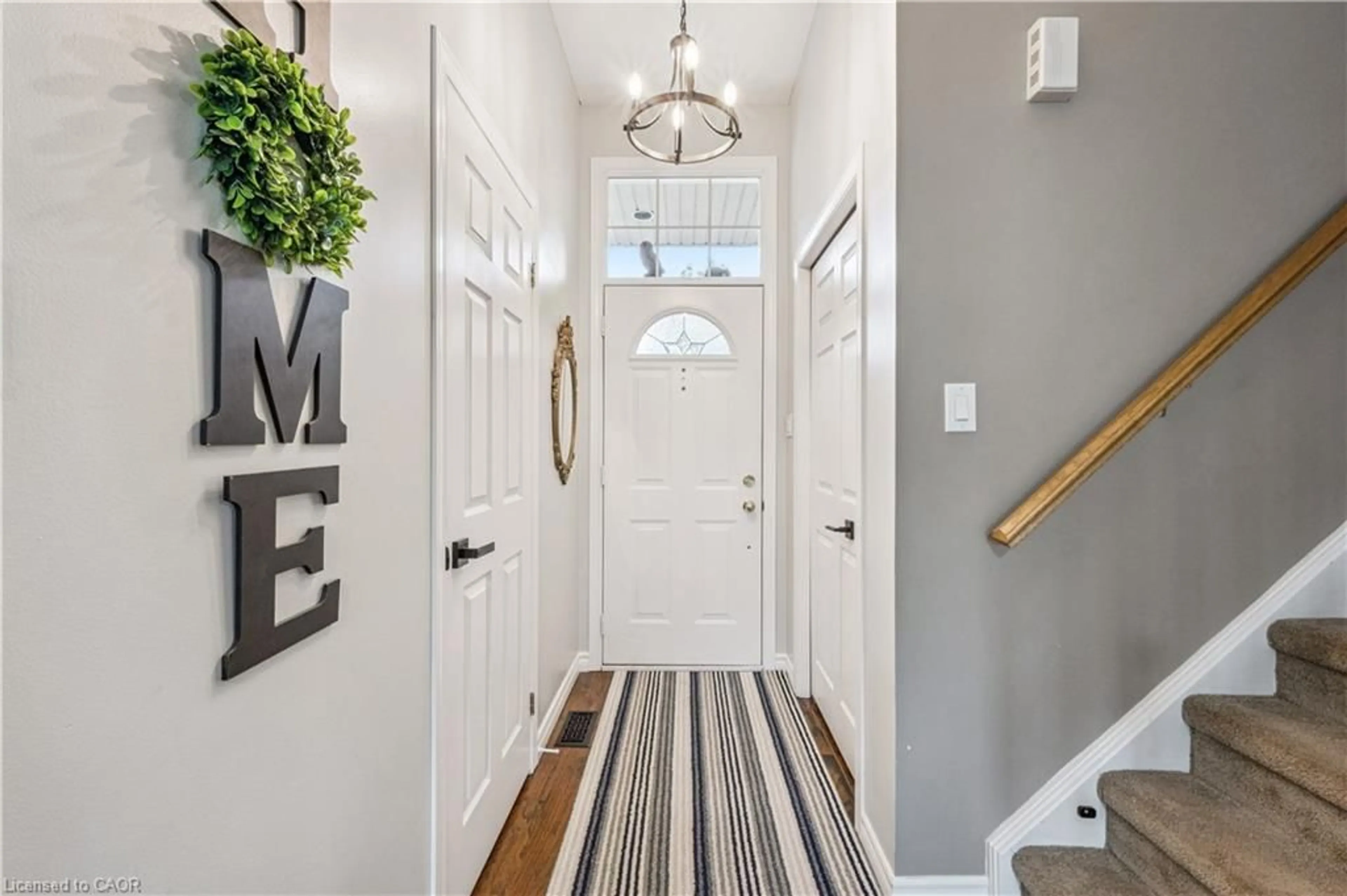 Indoor entryway for 96 Kent St, Cambridge Ontario N1S 4H2