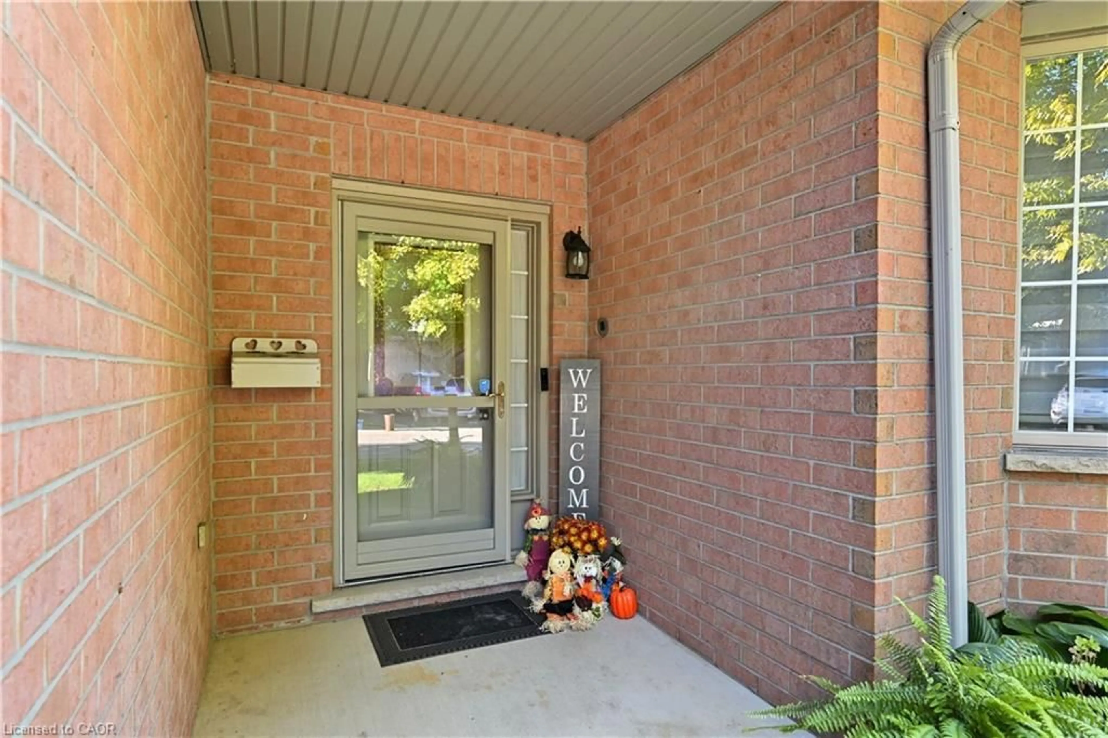 Indoor entryway for 55 Northern Breeze St #33, Hamilton Ontario L0R 1W0