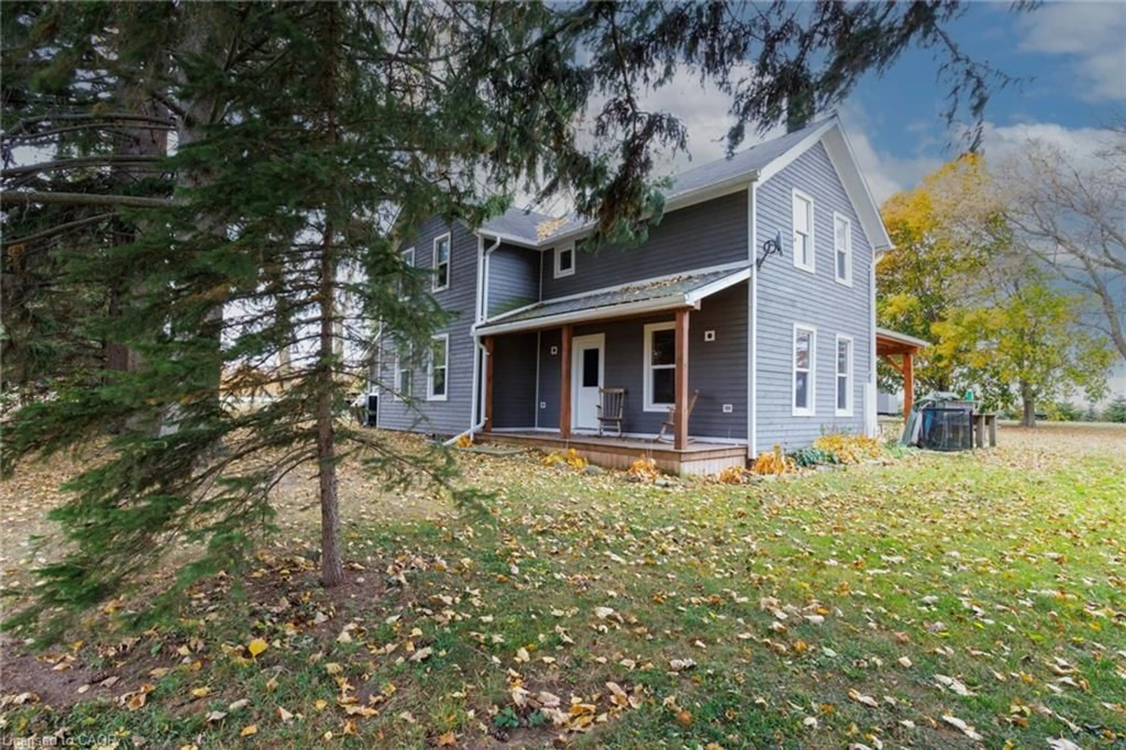 Home with vinyl exterior material, street for 86561 London Rd, North Huron (Twp) Ontario N0G 2W0