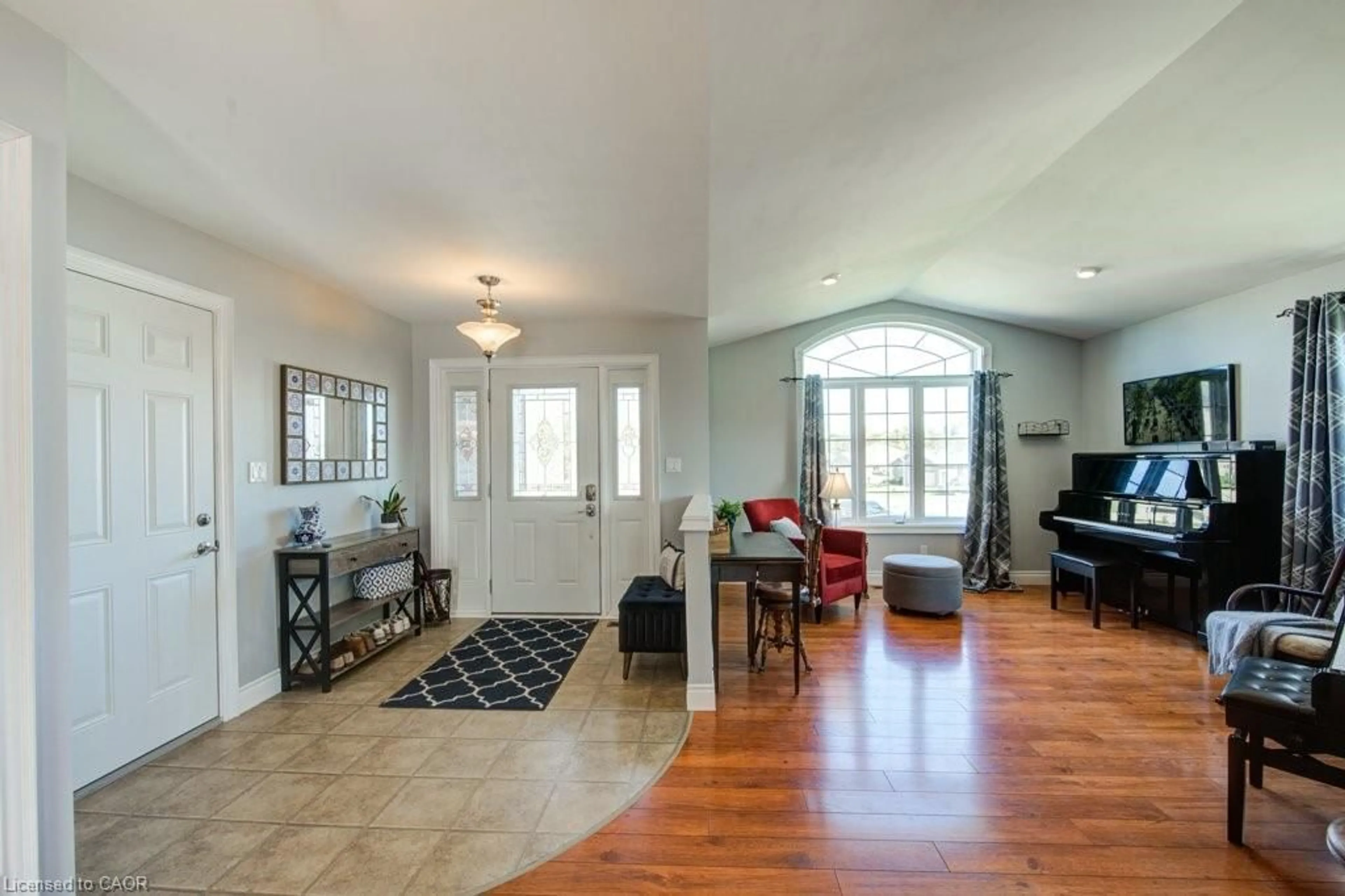 Indoor entryway for 25 Pickett Crt, Mitchell Ontario N0K 1N0