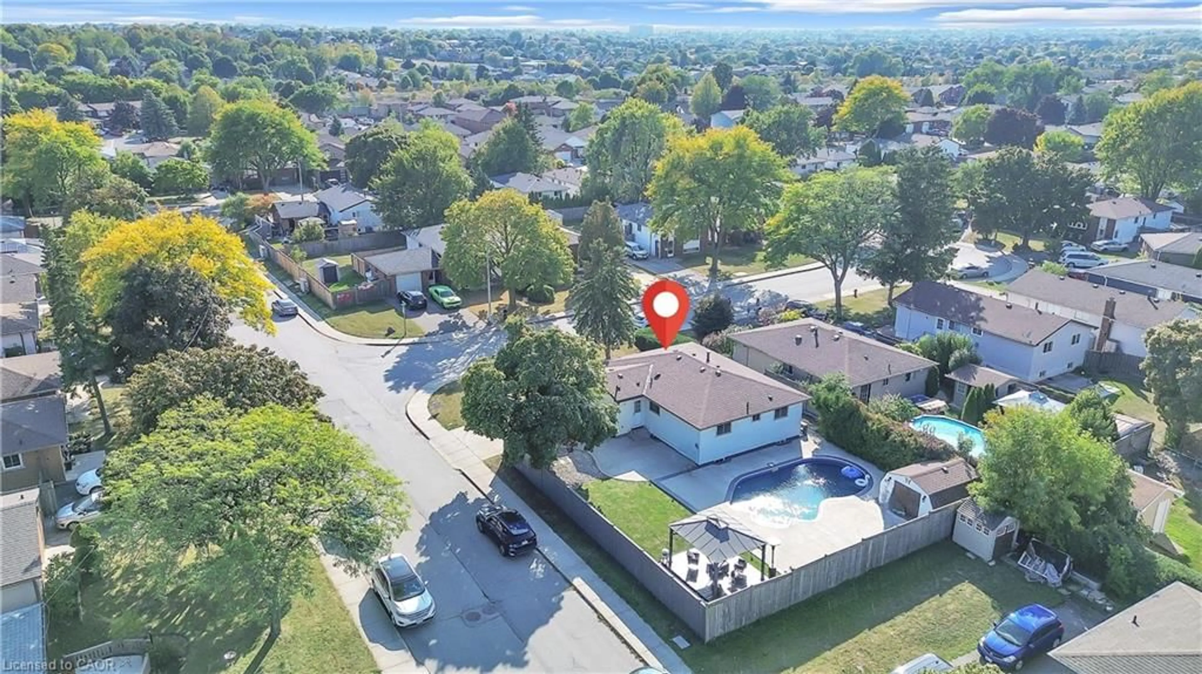 A pic from outside/outdoor area/front of a property/back of a property/a pic from drone, unknown for 4 Lisa Crt, Hamilton Ontario L8V 4P9