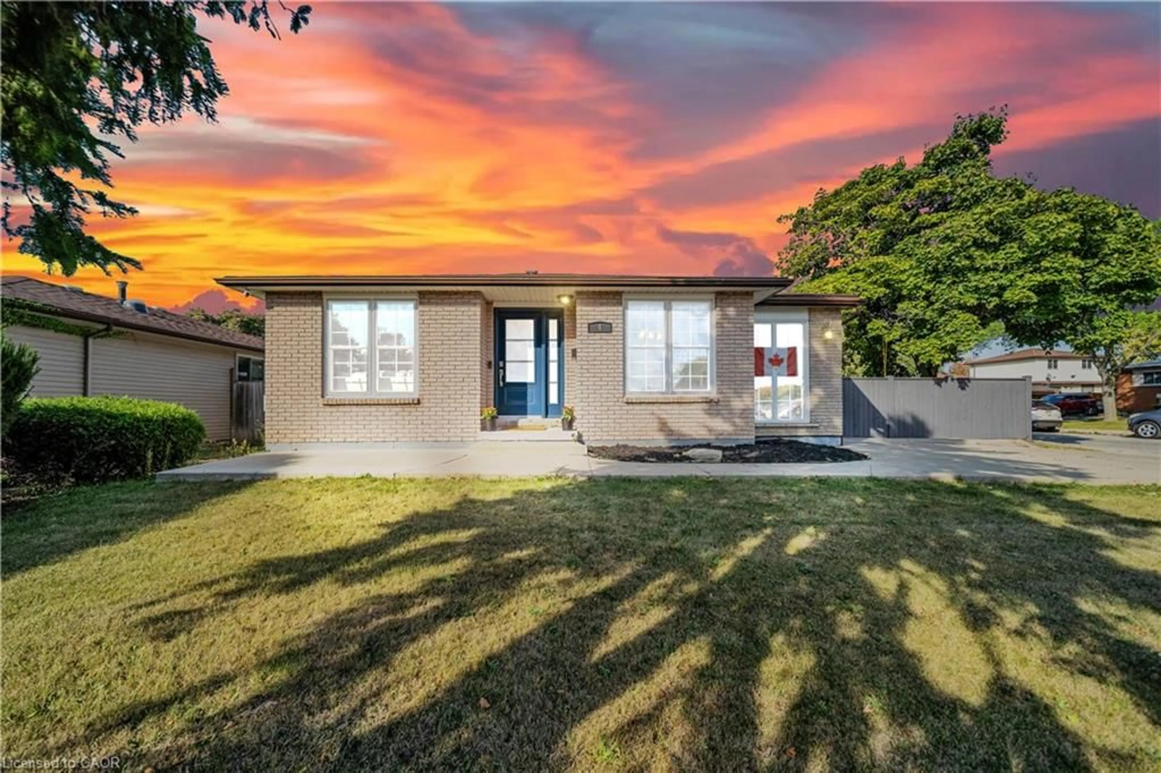 A pic from outside/outdoor area/front of a property/back of a property/a pic from drone, street for 4 Lisa Crt, Hamilton Ontario L8V 4P9