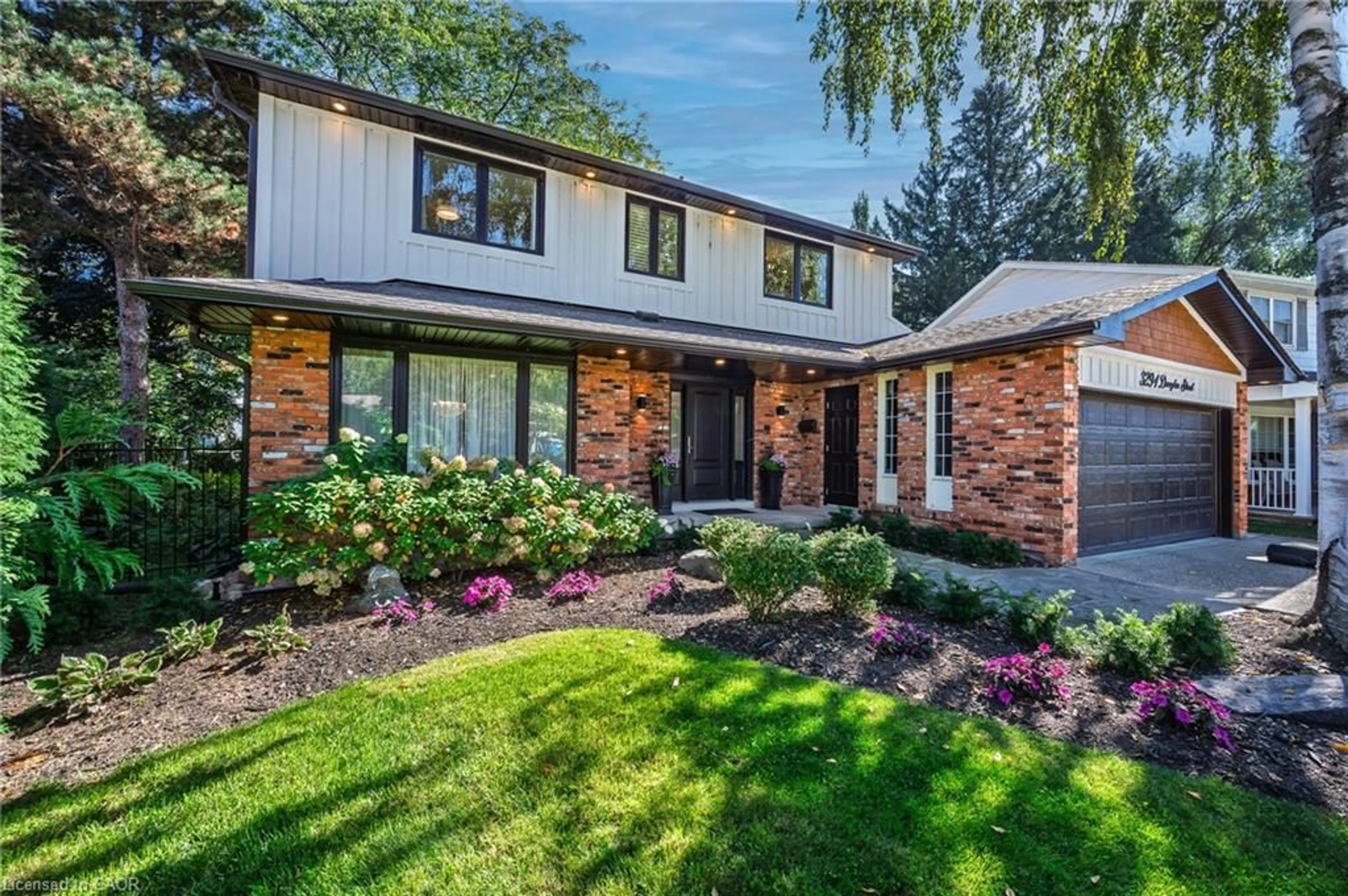 Home with brick exterior material, street for 3294 Douglas St, Burlington Ontario L7N 1G9