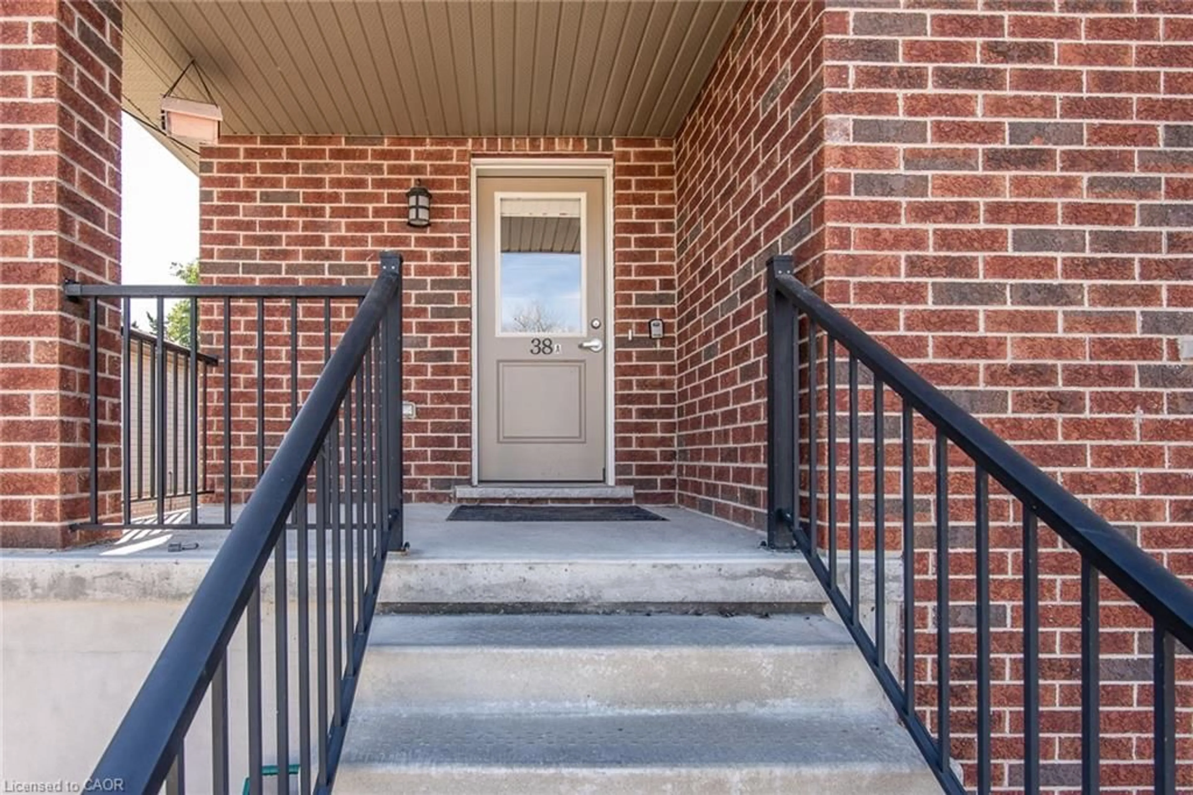 Unknown for 38 Foundry St, Baden Ontario N3A 2P6