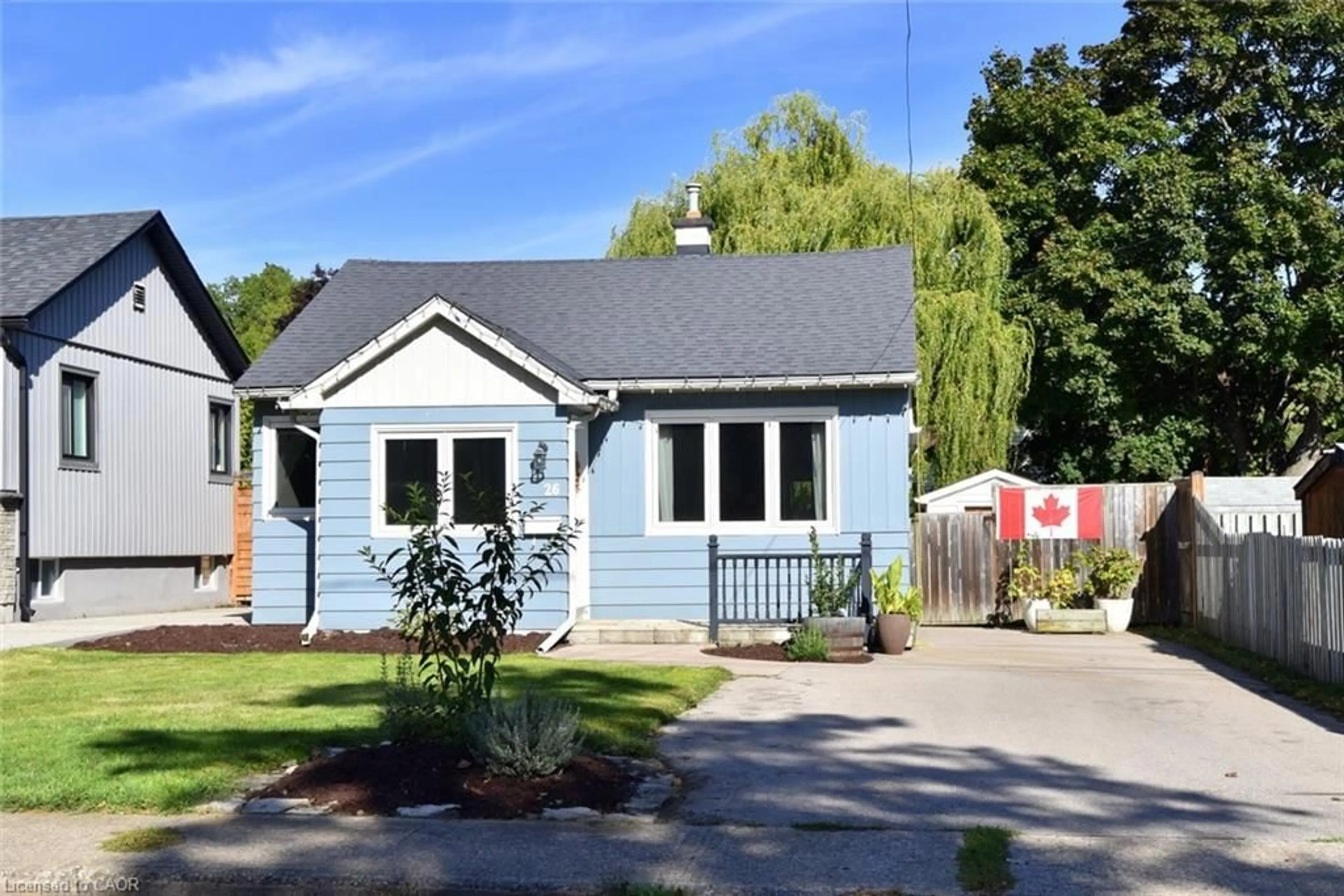 Home with vinyl exterior material, street for 26 Spencer Ave, Dundas Ontario L9H 1E8