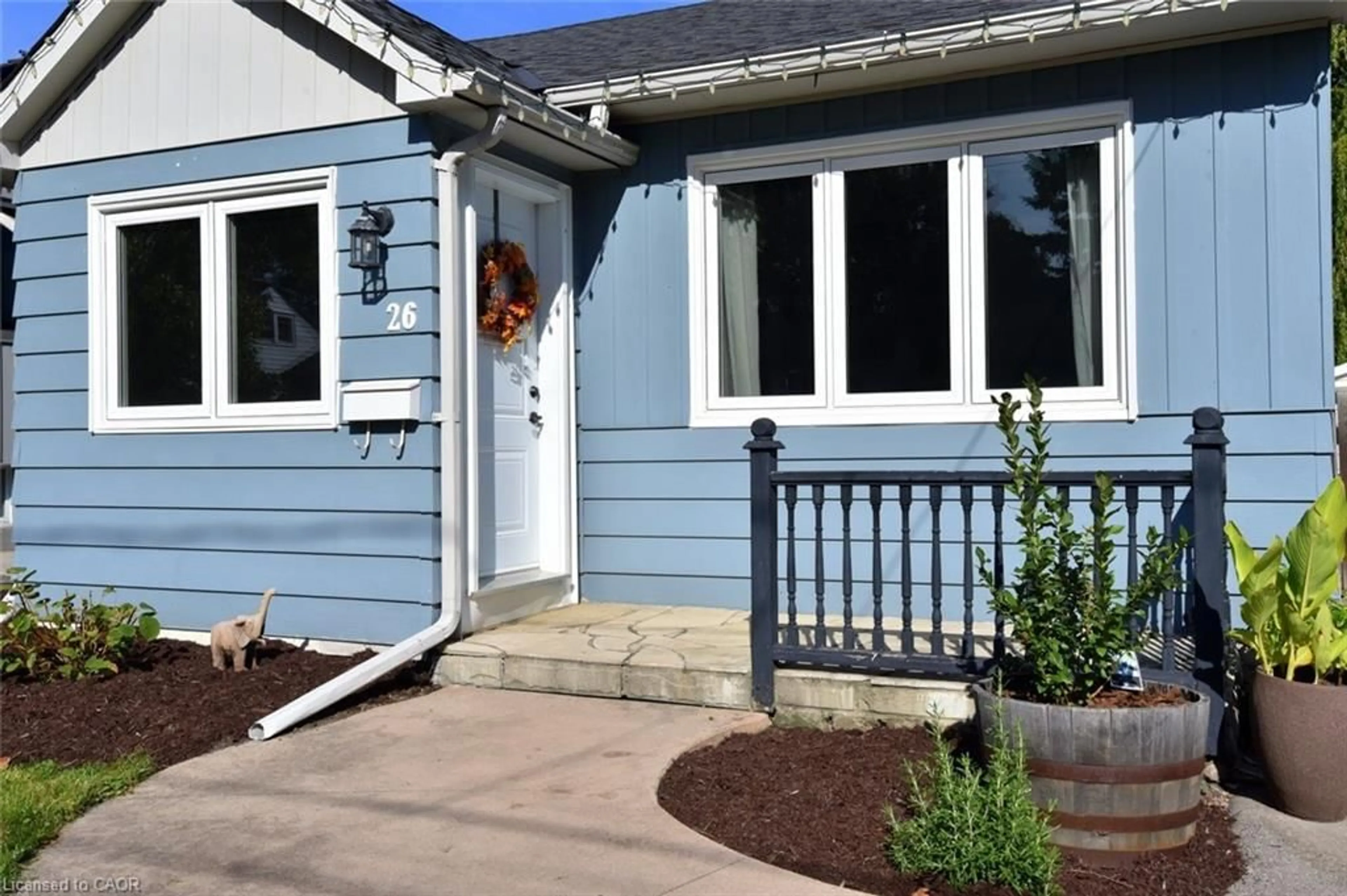 Home with vinyl exterior material, street for 26 Spencer Ave, Dundas Ontario L9H 1E8