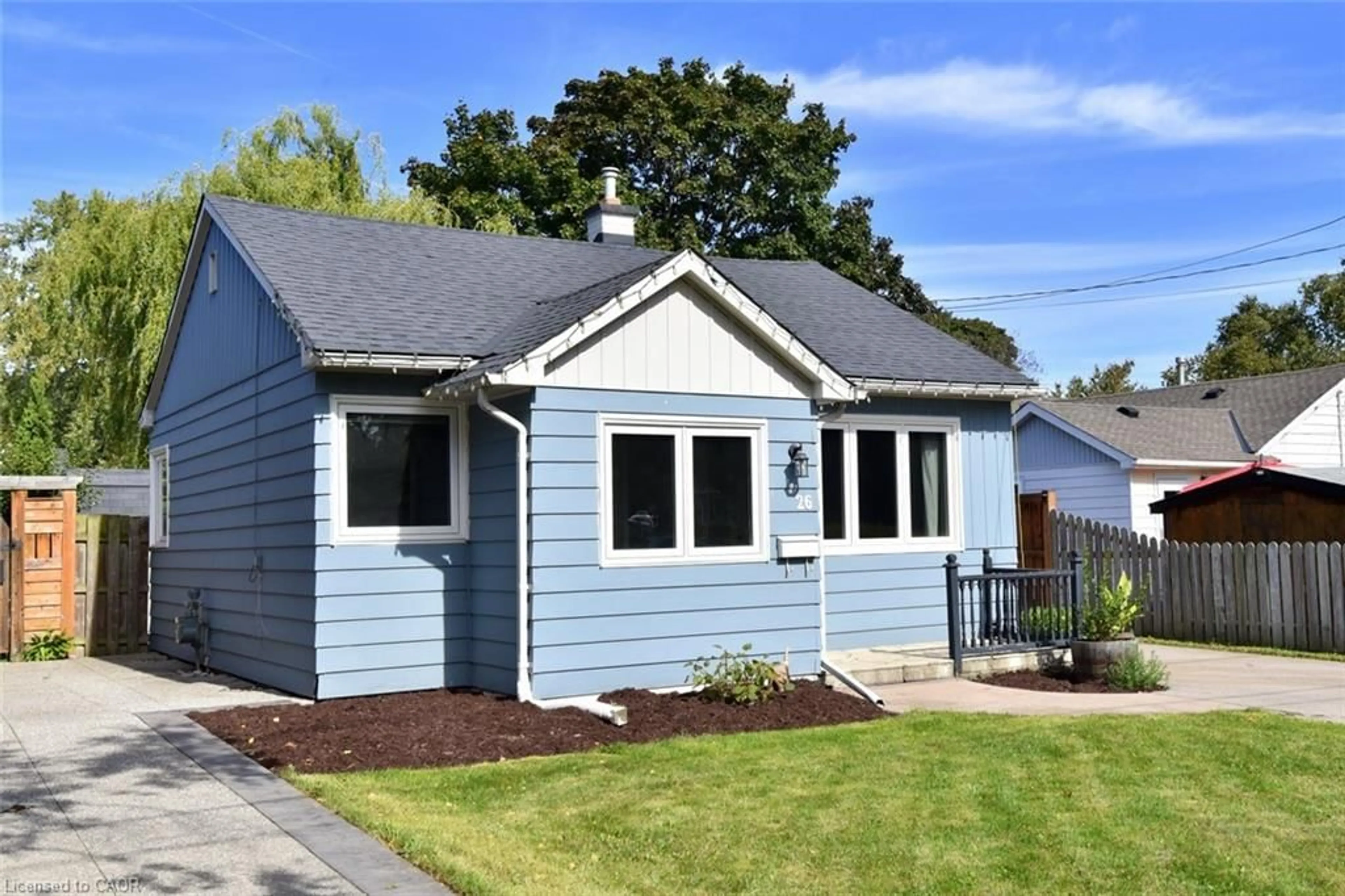 Home with vinyl exterior material, street for 26 Spencer Ave, Dundas Ontario L9H 1E8
