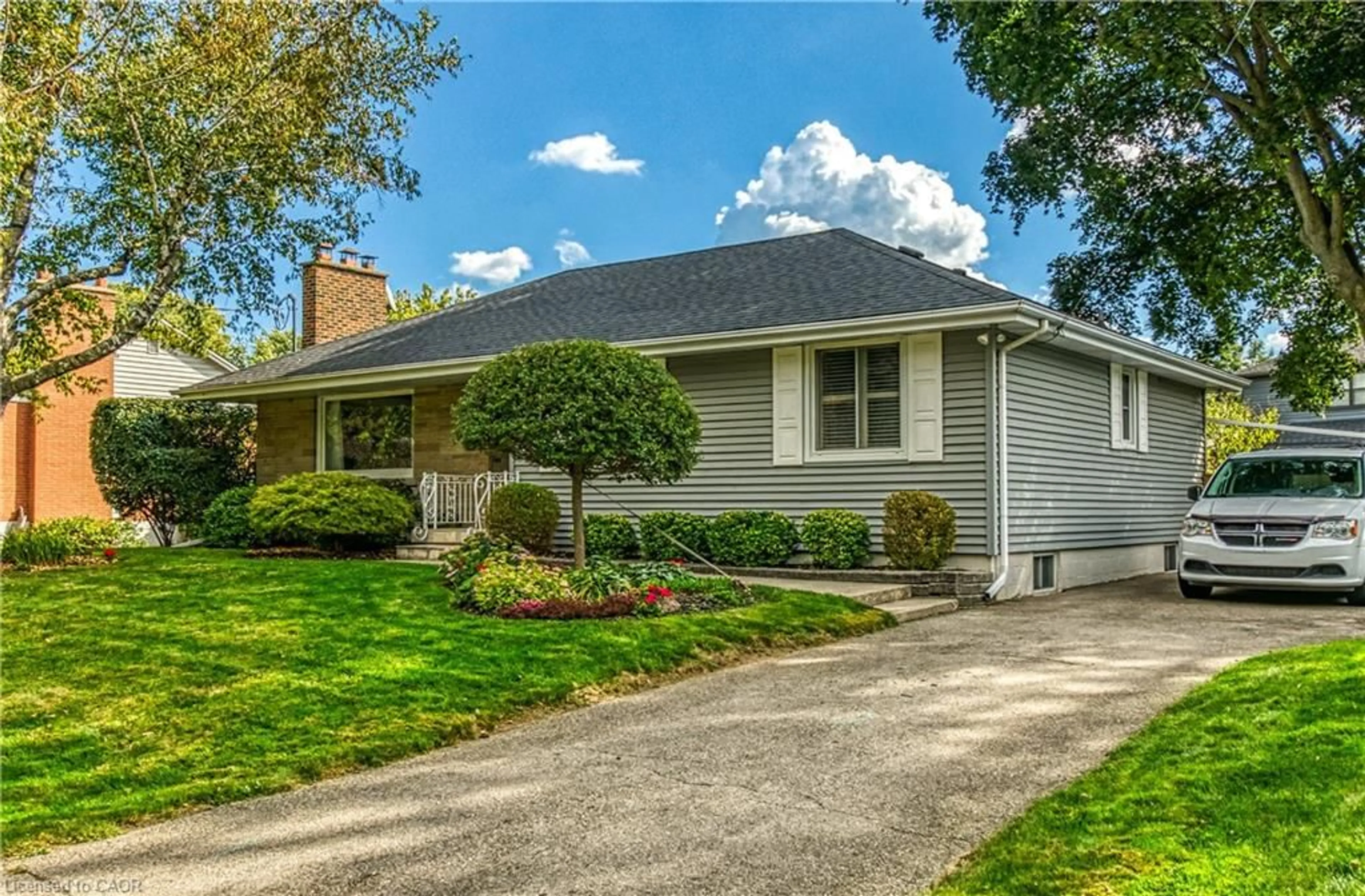 Home with vinyl exterior material, street for 1040 Cedar Ave, Burlington Ontario L7T 2S1