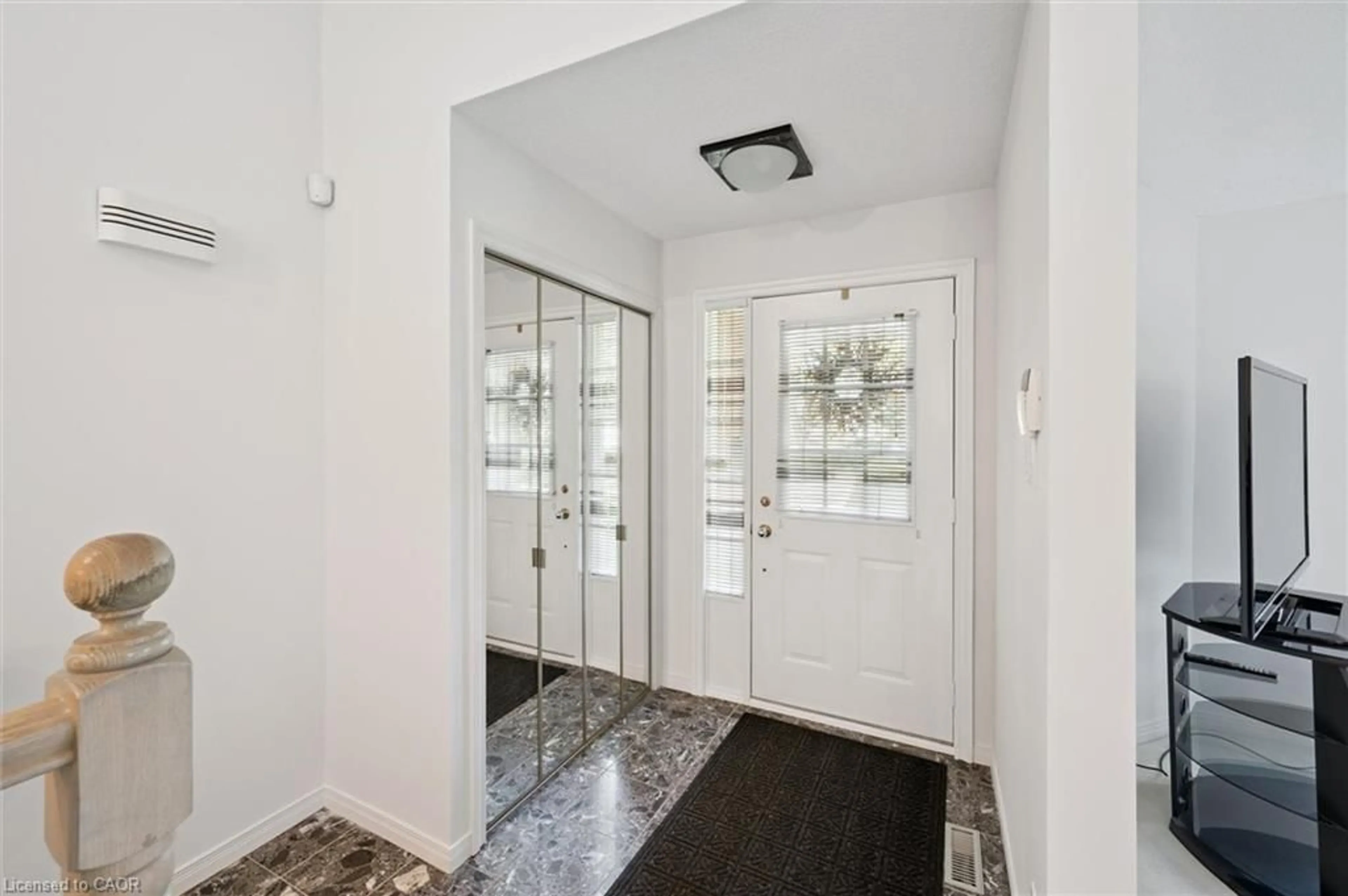 Indoor entryway for 47 Corfield Dr, Kitchener Ontario N2A 3W8